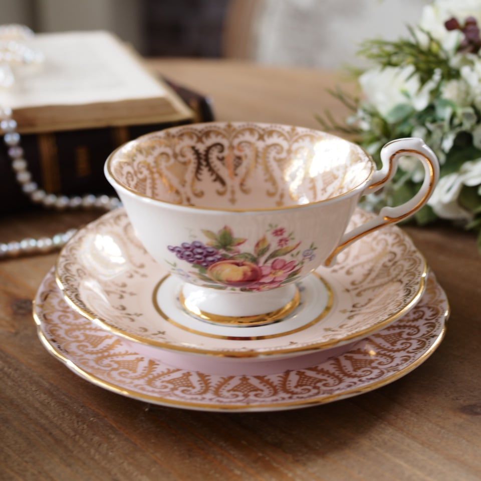 英国パラゴン 金彩果実文 フルーツ絵柄トリオ ピーチ カップ＆ソーサー F 7