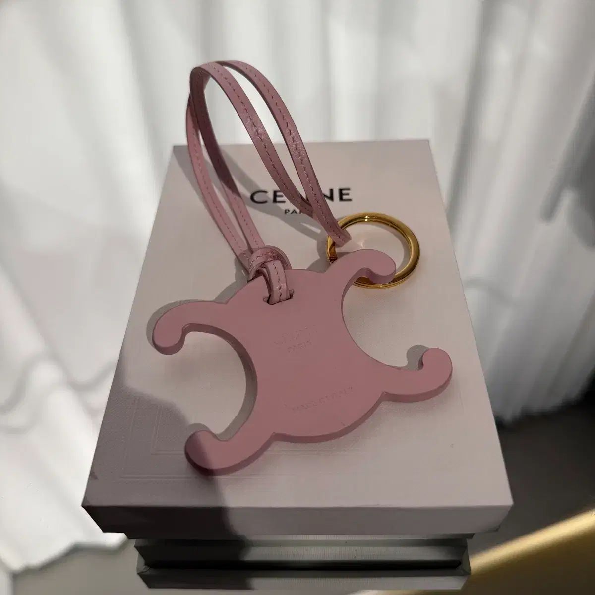 正規品 セリーヌ トリオンフ バッグ チャーム キーホルダー - メルカリ