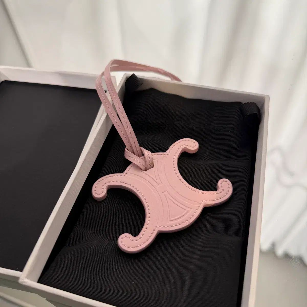 正規品 セリーヌ トリオンフ バッグ チャーム キーホルダー - メルカリ