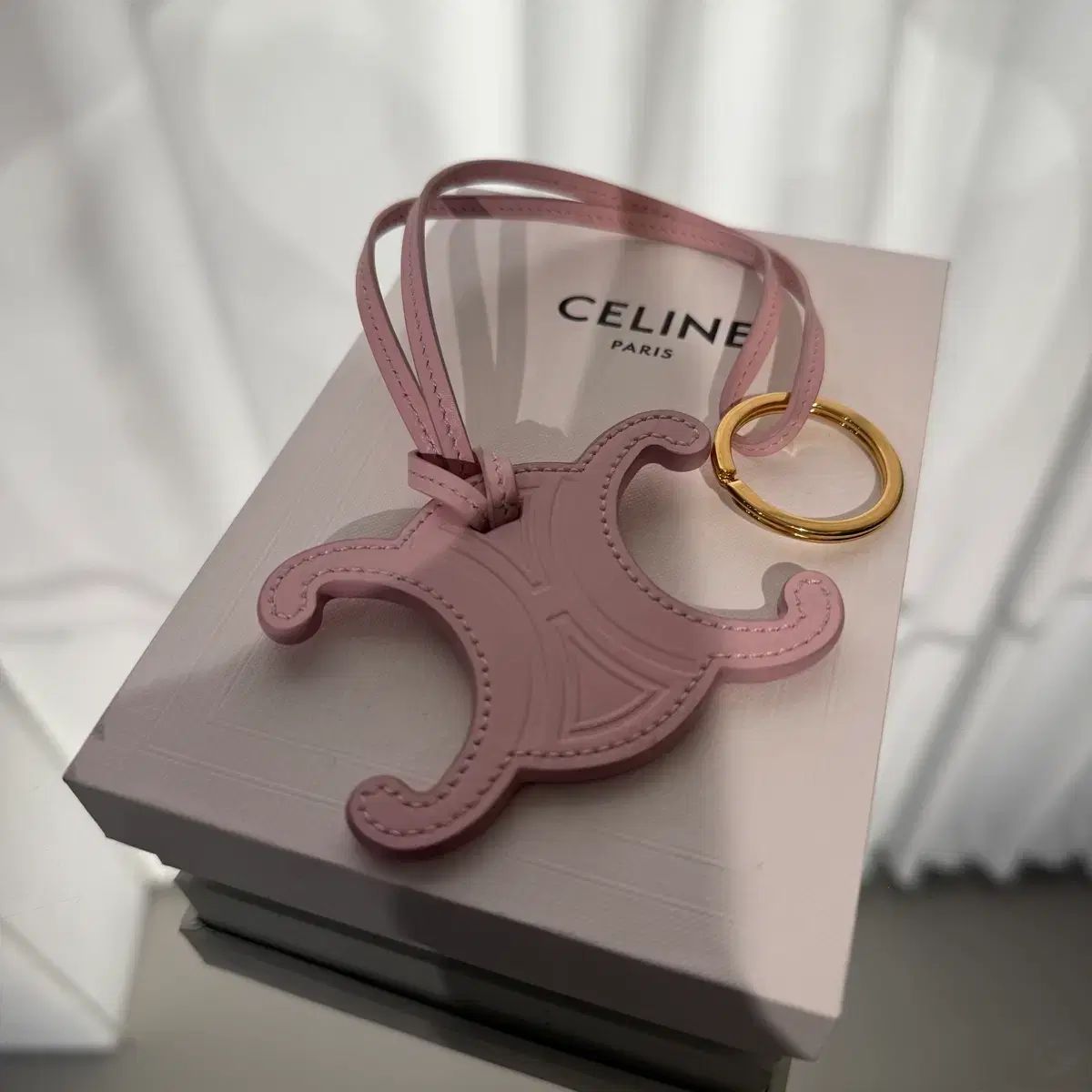 正規品 セリーヌ トリオンフ バッグ チャーム キーホルダー - メルカリ