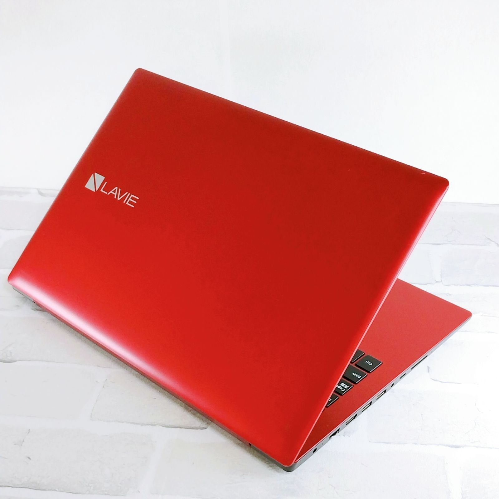 綺麗なレッド！たっぷり1TB Windows11 第7世代 i3 NEC Lavie ノート