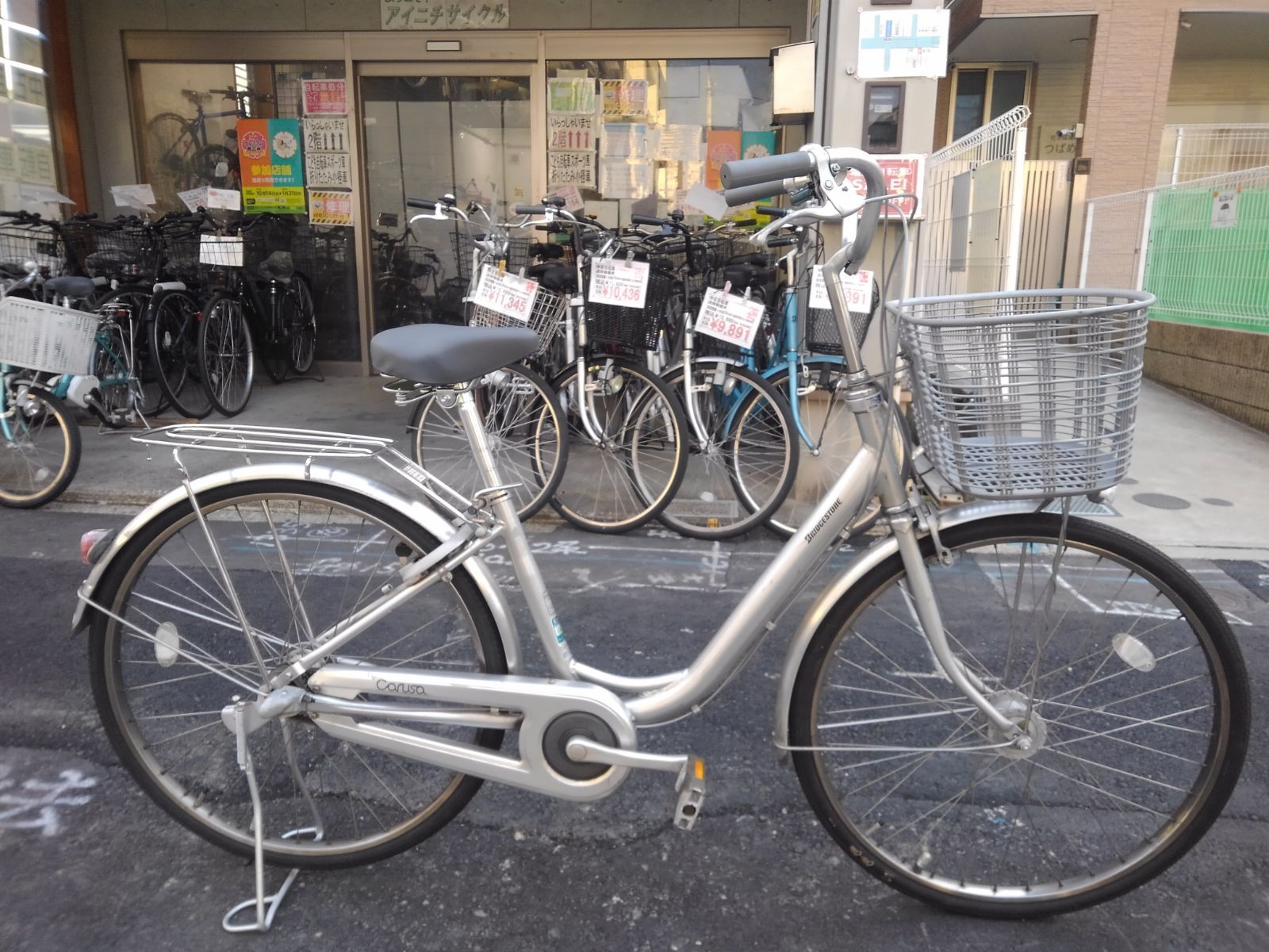 中古自転車３９３４　ブリヂストン　CU63BT　２６インチ　３段ギヤ　LEDオートライト　アルミフレーム　ベルトドライブ　ソーラーテールランプ　キッキーと音がならない後輪ローラーブレーキ アルミーユ「AU63BT」26インチ 3段変速 オートライト ベルトドライブ