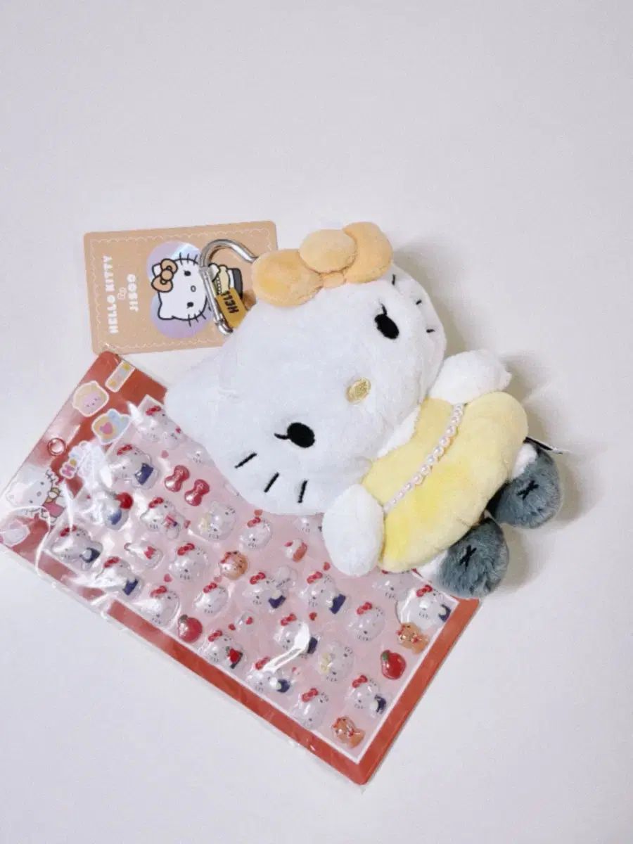 BLACKPINK ジス ハローキティぬいぐるみ キーホルダー 2点 イエロー系 BLACKPINK ジス ハローキティ コラボ キーホルダー イエロー 黄色