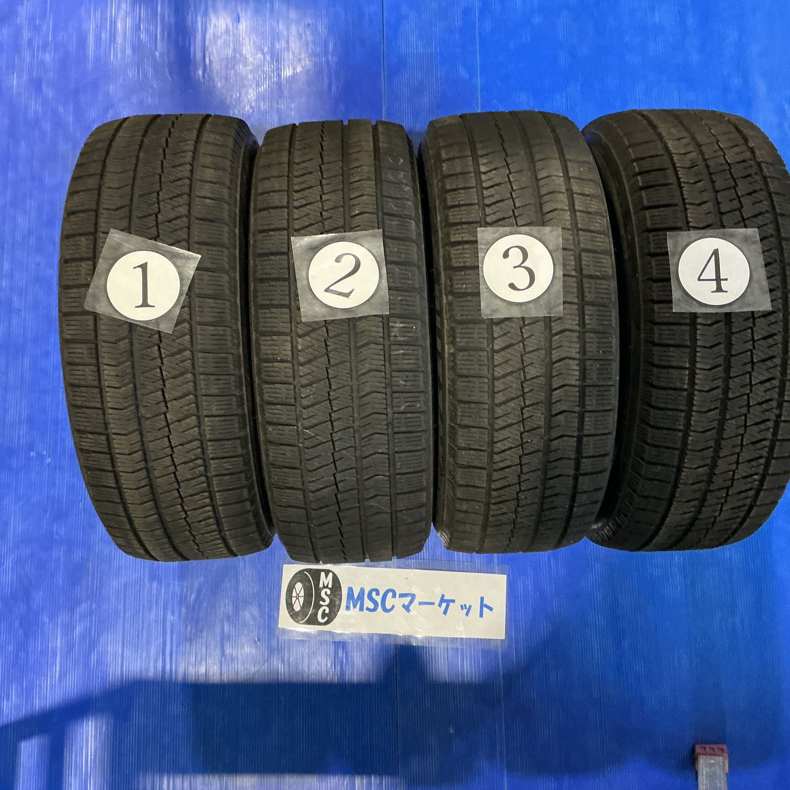 中古スタッドレス215/55R17ブリザック4本セット　ヴェゼル、オデッセイなど 溝有り 215/55R17 中古スタッドレスタイヤ 4本 ブリヂストン
