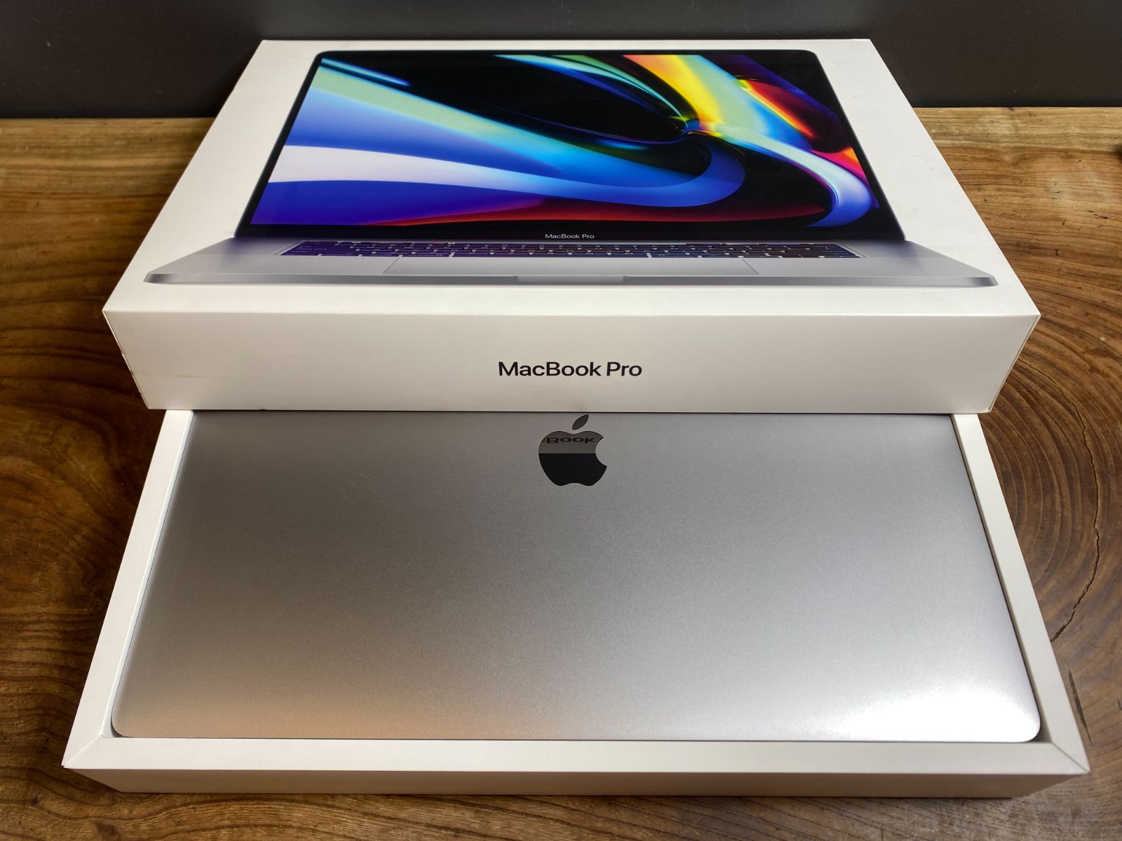 極美品・バッテリー新品 MacBook Pro 16インチi9 64GB 1TB 新品バッテリー/大容量］Apple MacBook Pro 16インチ 2019 / Core i9
