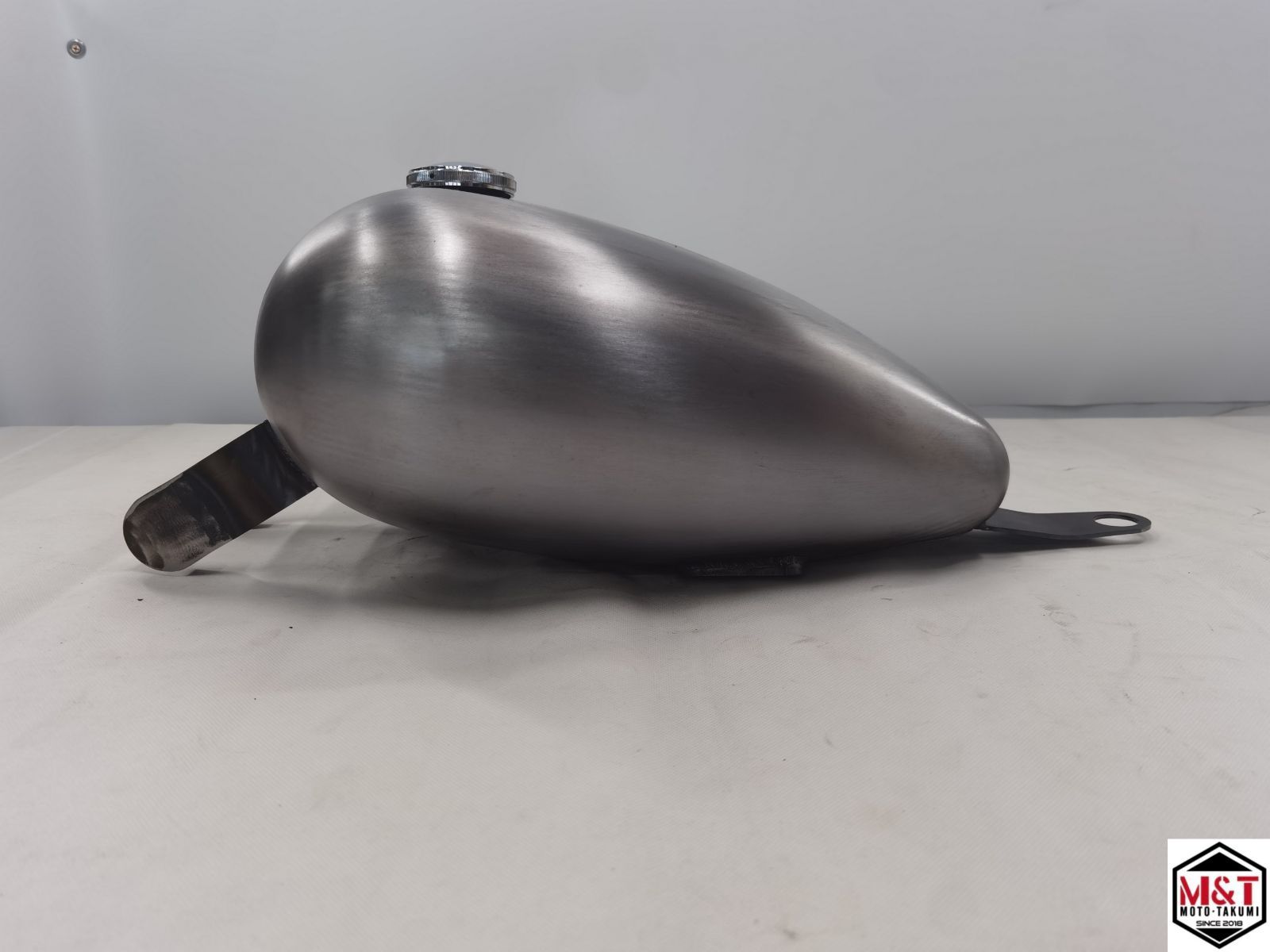 T-98 8L YAMAHA ヤマハ SR400&SR500用 マスタングタンク ワンオフ