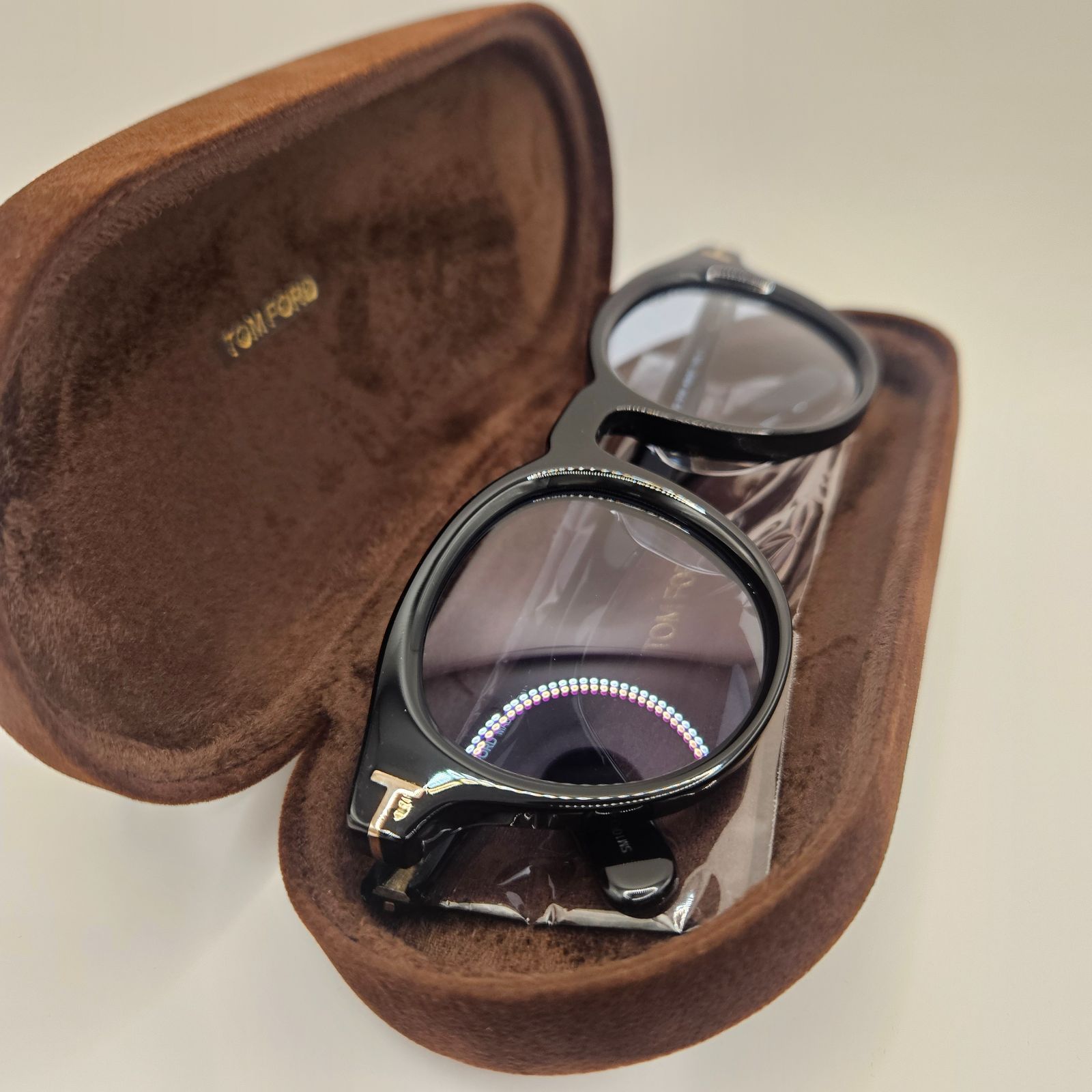 ☆TOM FORD トムフォード☆サングラス☆型番：TF1123-D 01A(ブラック 