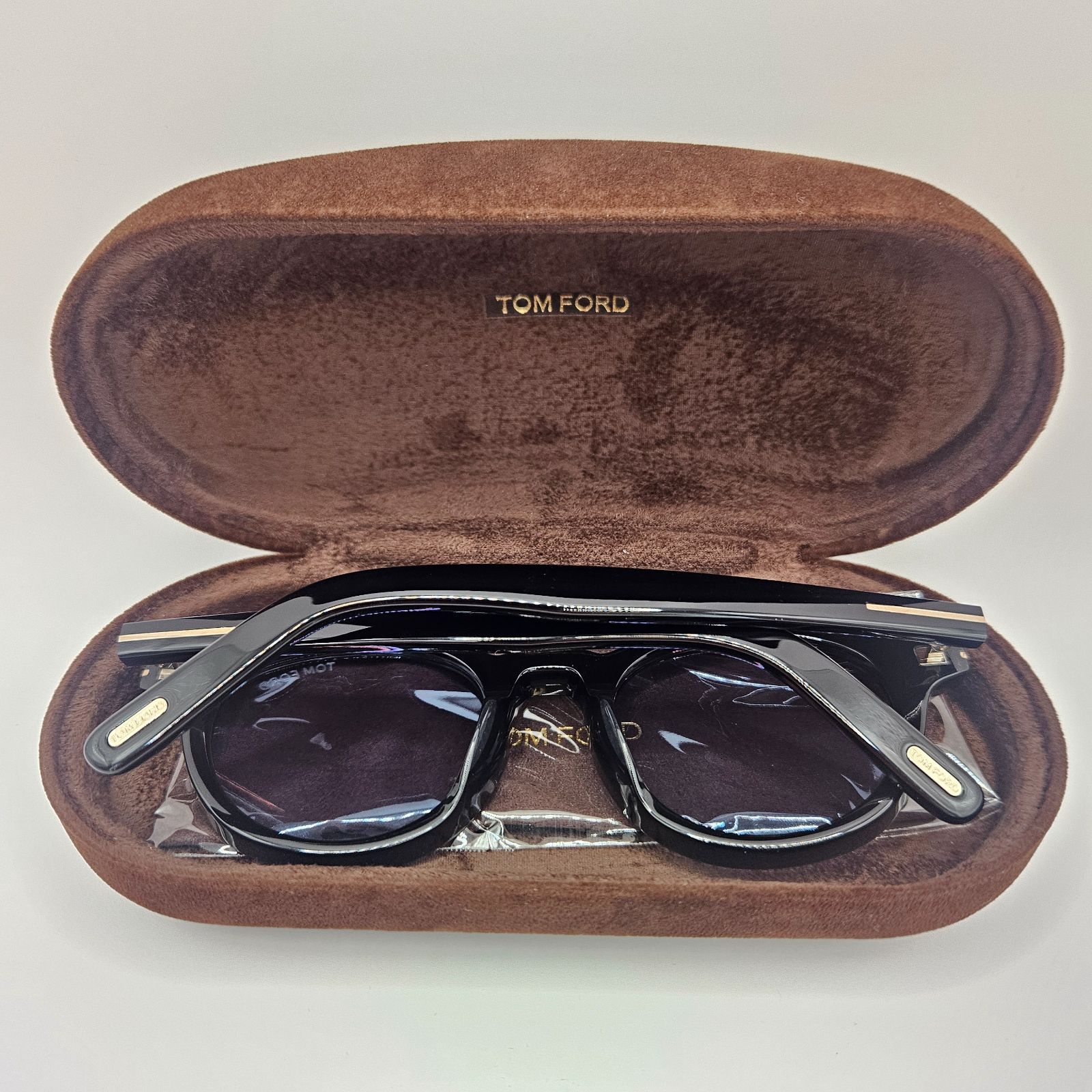 ☆TOM FORD トムフォード☆サングラス☆型番：TF1123-D 01A(ブラック