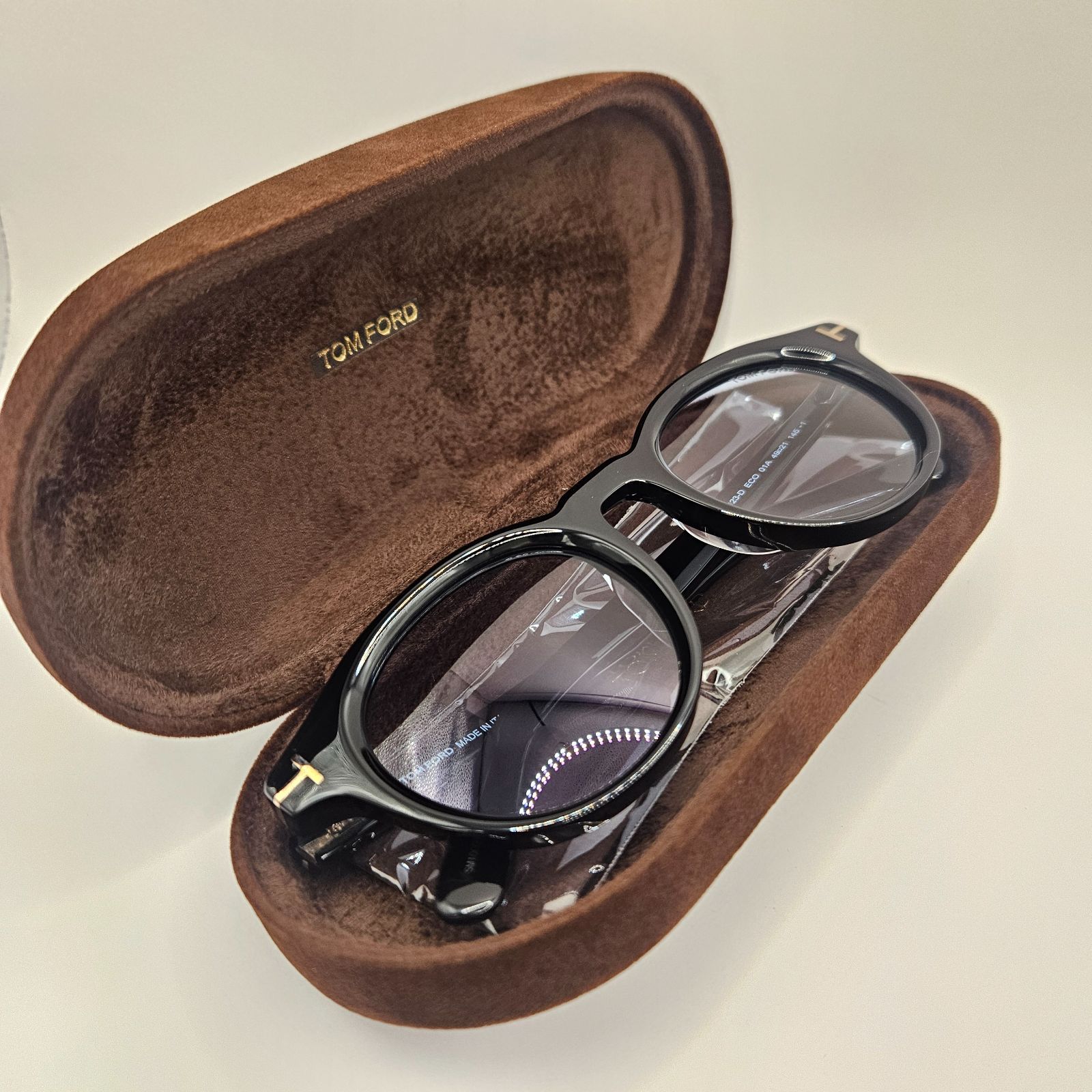 ☆TOM FORD トムフォード☆サングラス☆型番：TF1123-D 01A(ブラック