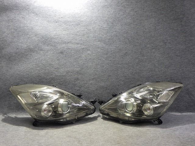 アイシス ヘッドライト左右 HID 中期 後期 ZGM10/15 44-69 L バラスト