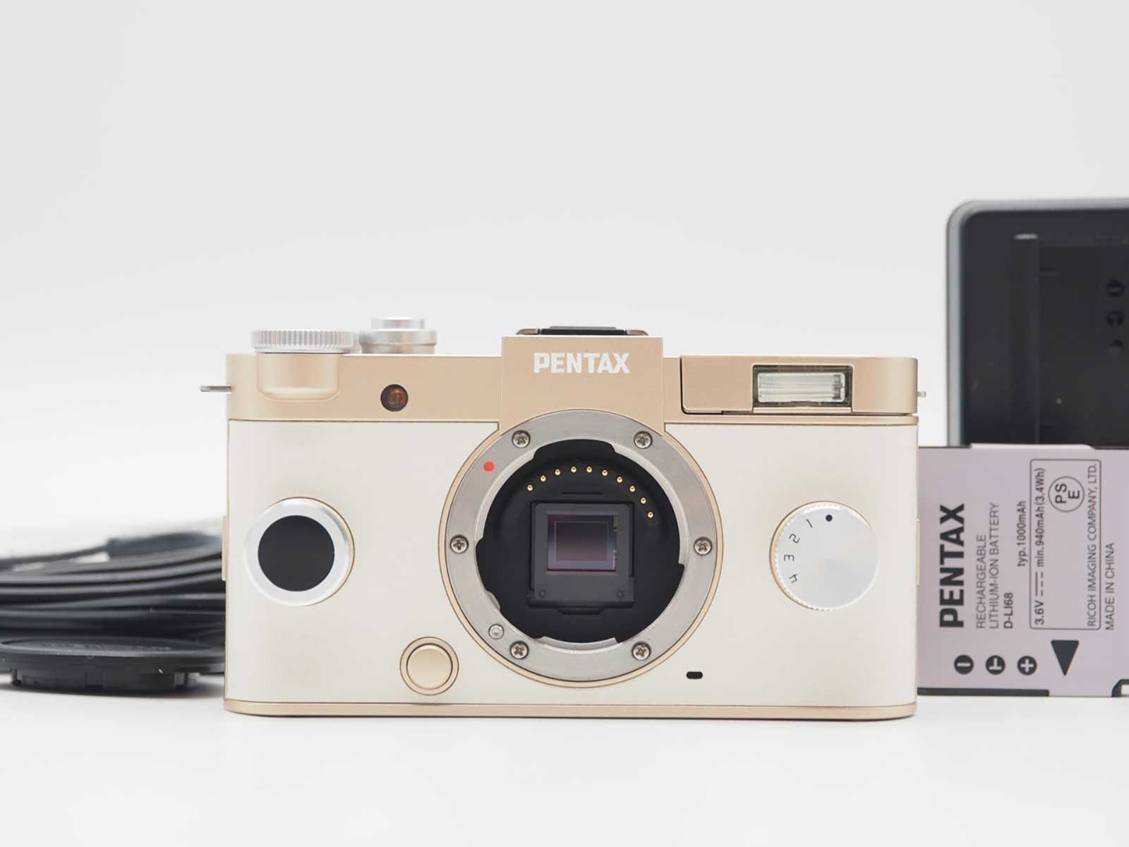 ペンタックス Pentax Q-S1 12.4 MP Digital Camera Gold Body 42 shots