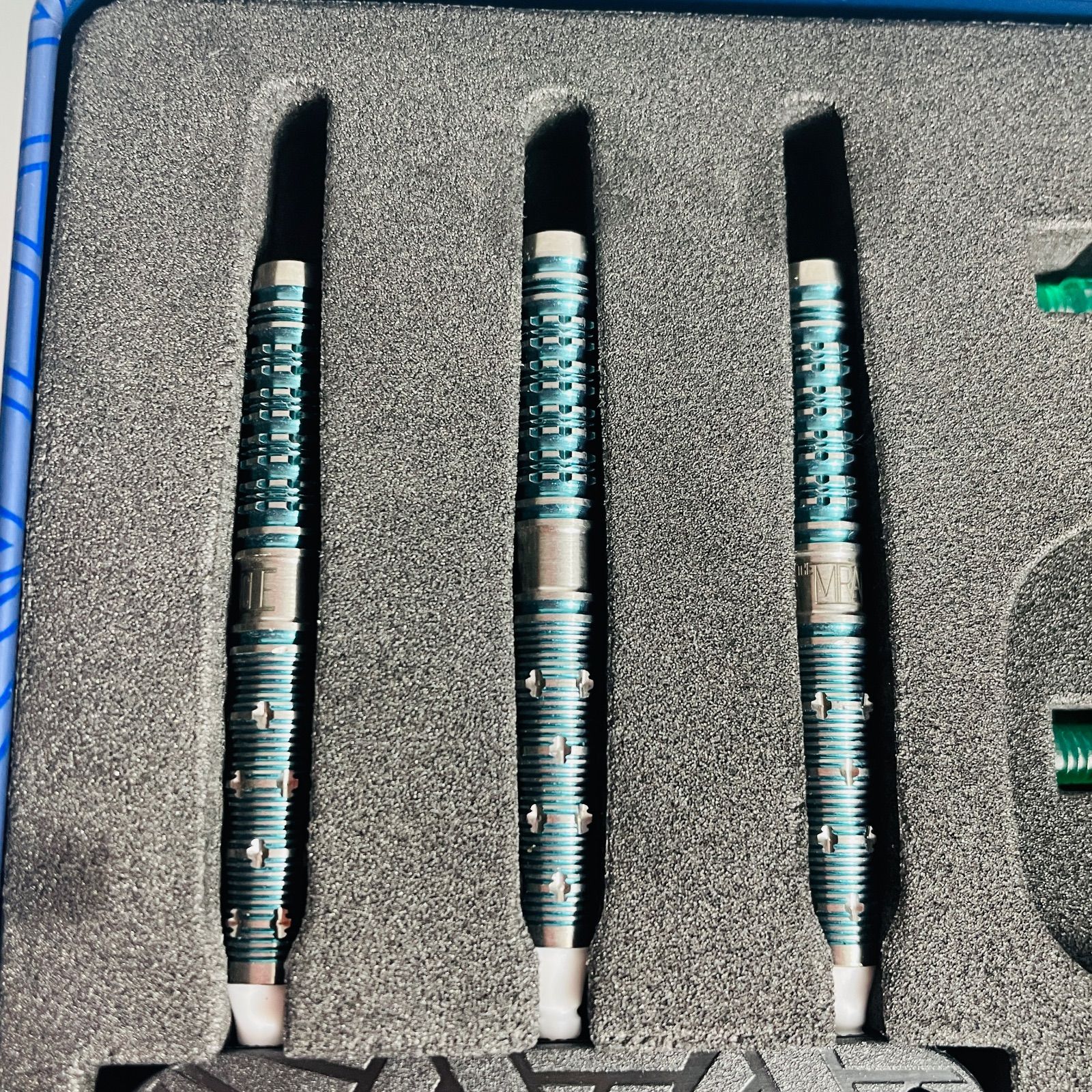 鈴木未来モデル ダーツ