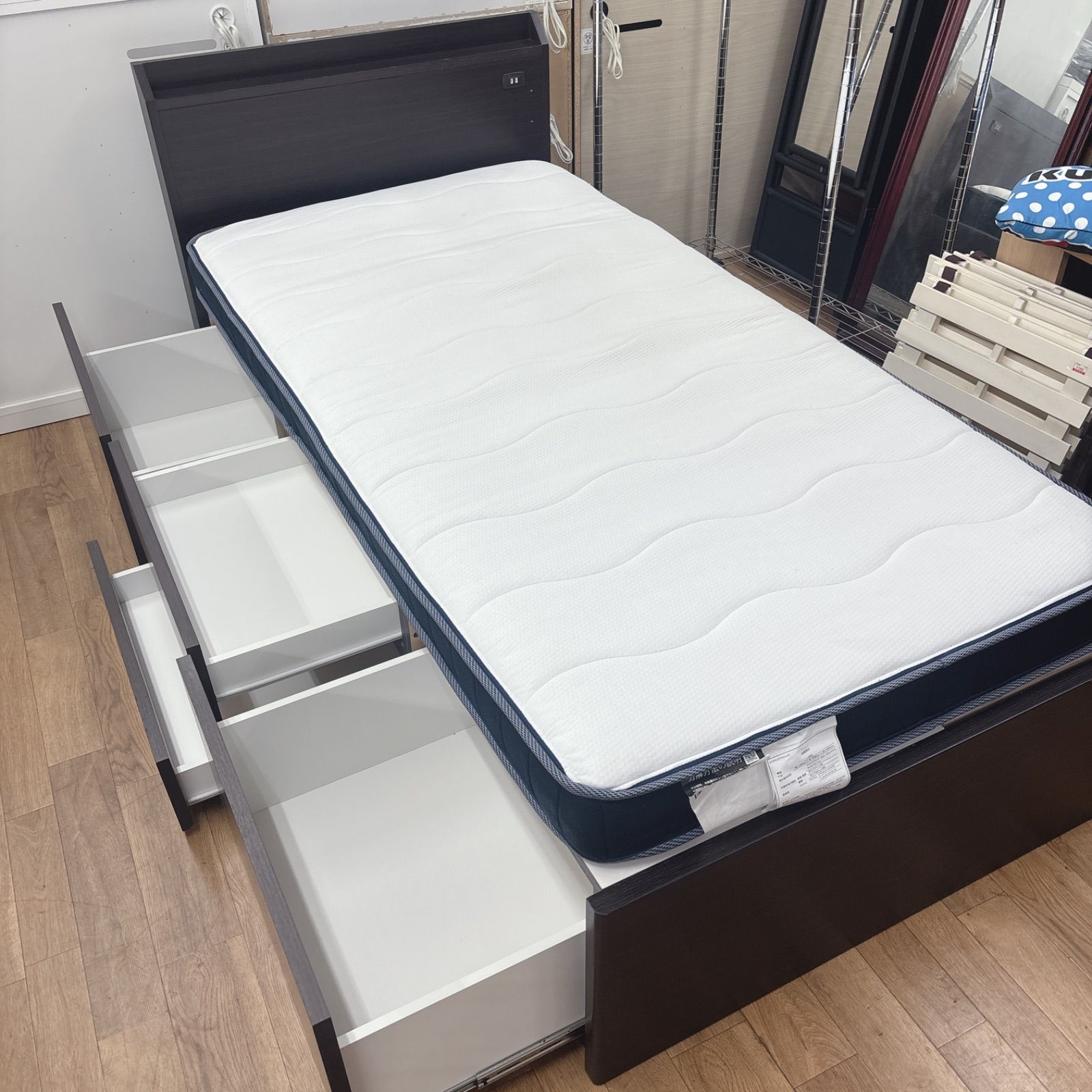 I403 ? 名古屋市近郊送料設置無料！ NITORI 収納付きシングルベッド 