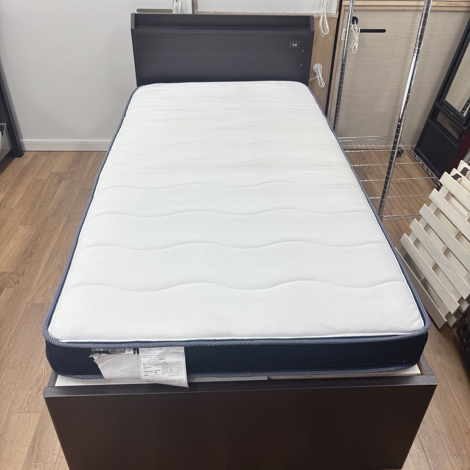 I403 ? 名古屋市近郊送料設置無料！ NITORI 収納付きシングルベッド 