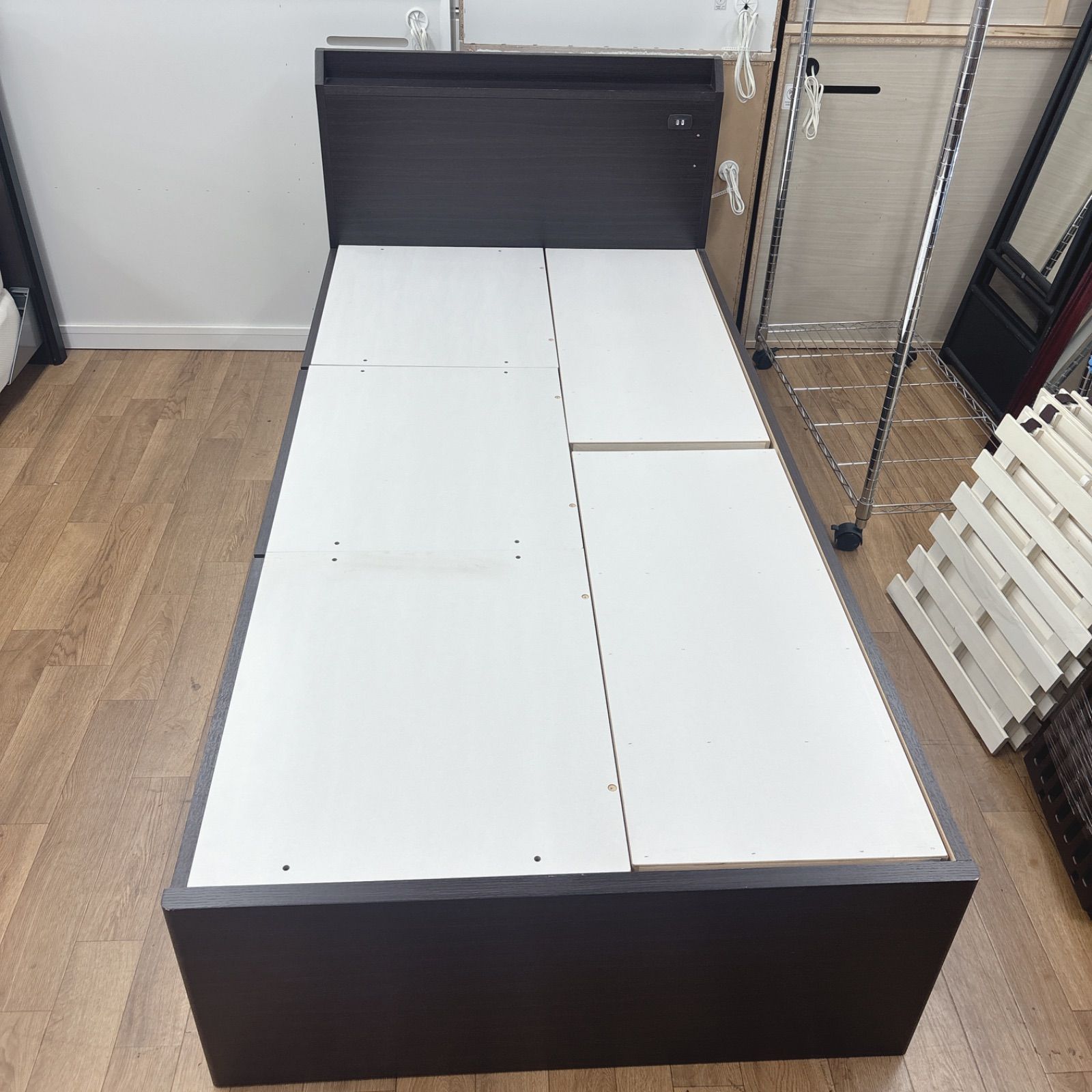 I403 ? 名古屋市近郊送料設置無料！ NITORI 収納付きシングルベッド 