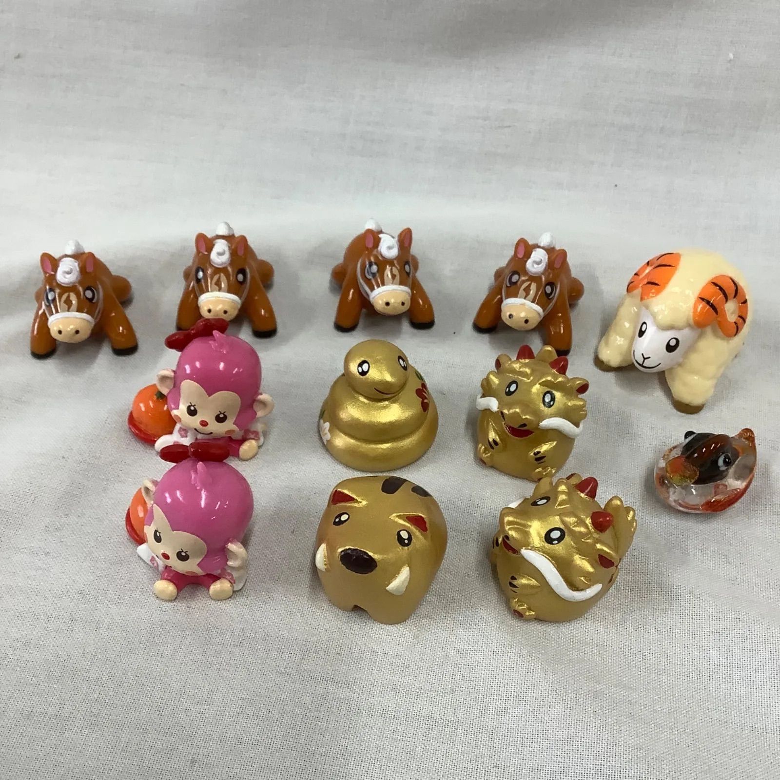 もち୨୧ *。 ガラス 鏡餅 白 (高さ 13 cm) (扇のお飾り付) | TSUNE;田中恒子の器