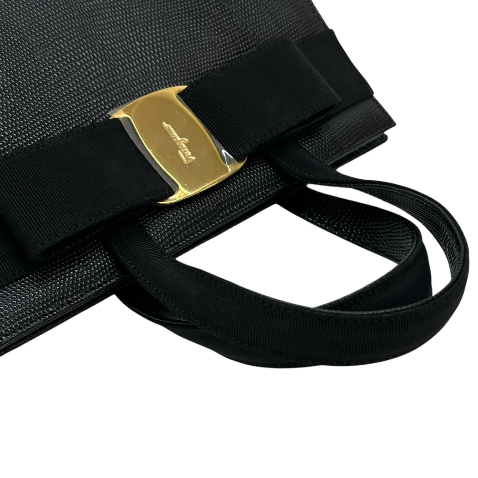 美品 Salvatore Ferragamo サルヴァトーレフェラガモ ヴァラ エンボス