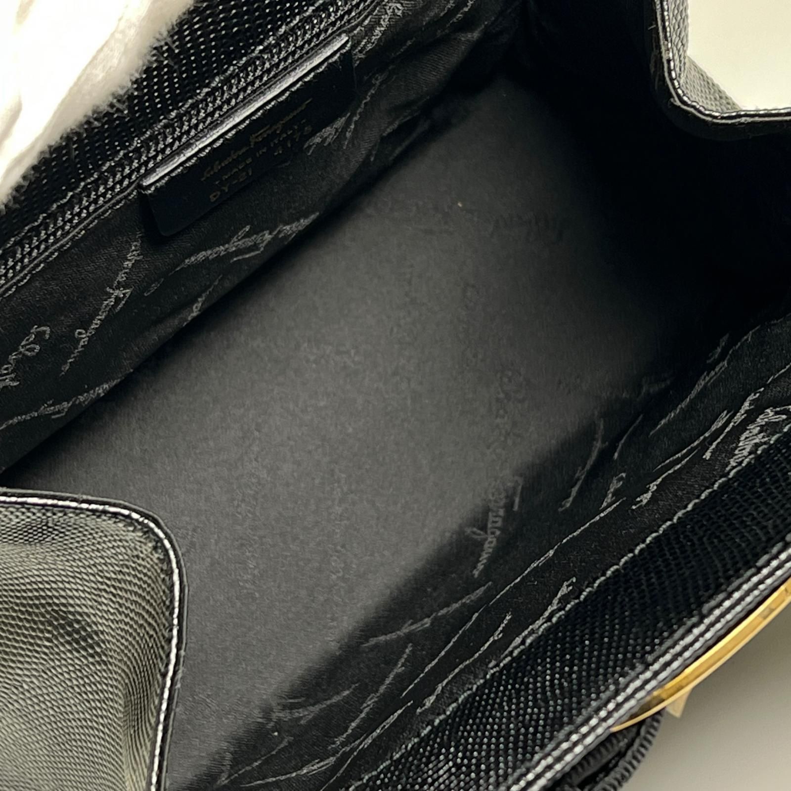 美品 Salvatore Ferragamo サルヴァトーレフェラガモ ヴァラ エンボス 美品 Salvatore Ferragamo サルヴァトーレフェラガモ ヴァラ エンボス