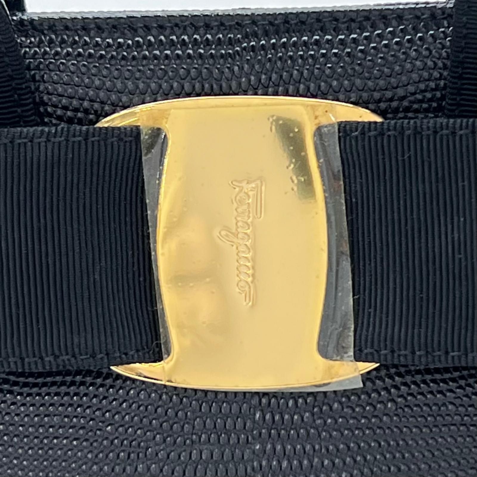 美品 Salvatore Ferragamo サルヴァトーレフェラガモ ヴァラ エンボス