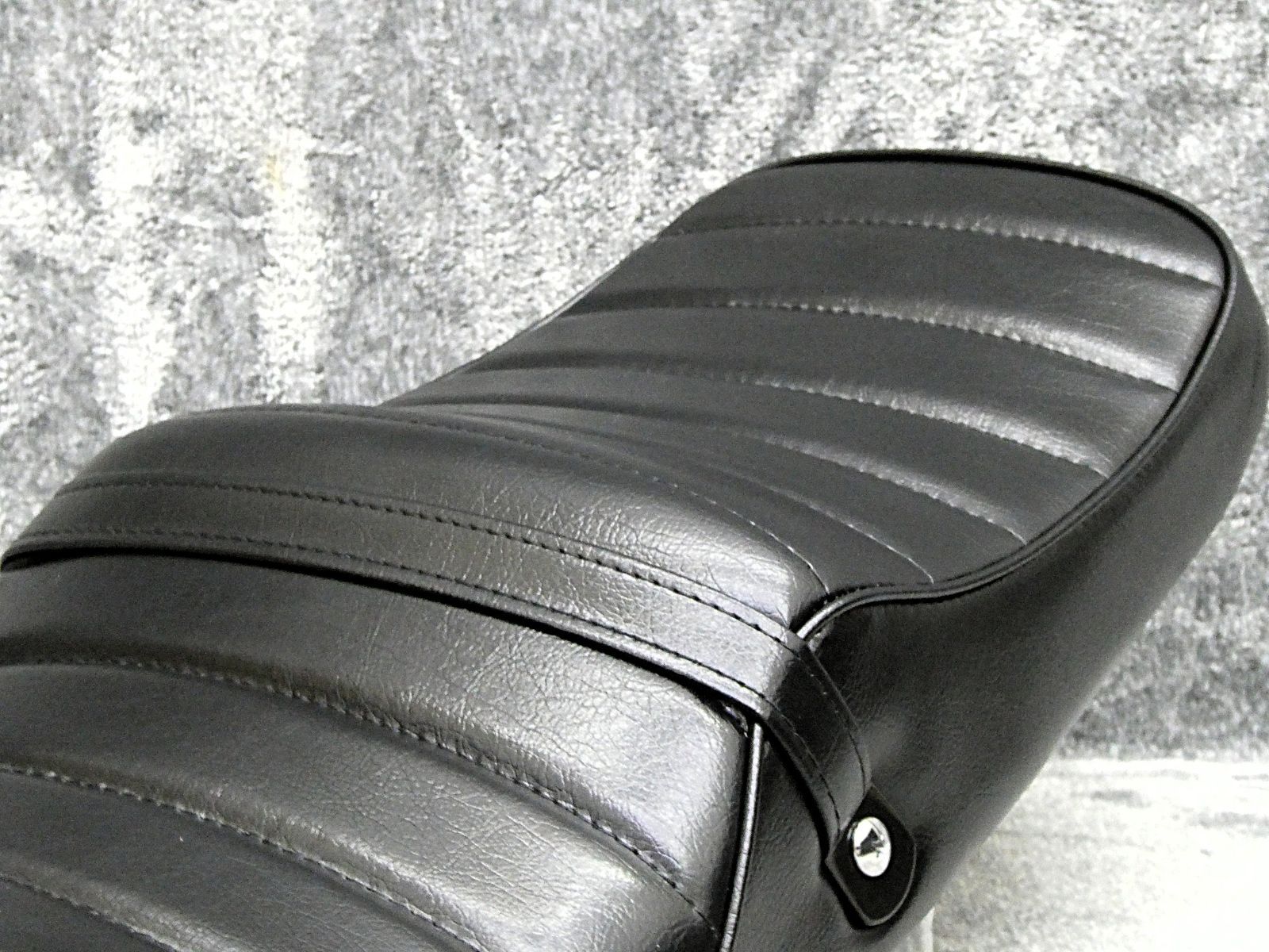 XJR400 4HM前期 黒皮 タックロールシート /あんこ抜き ローダウン