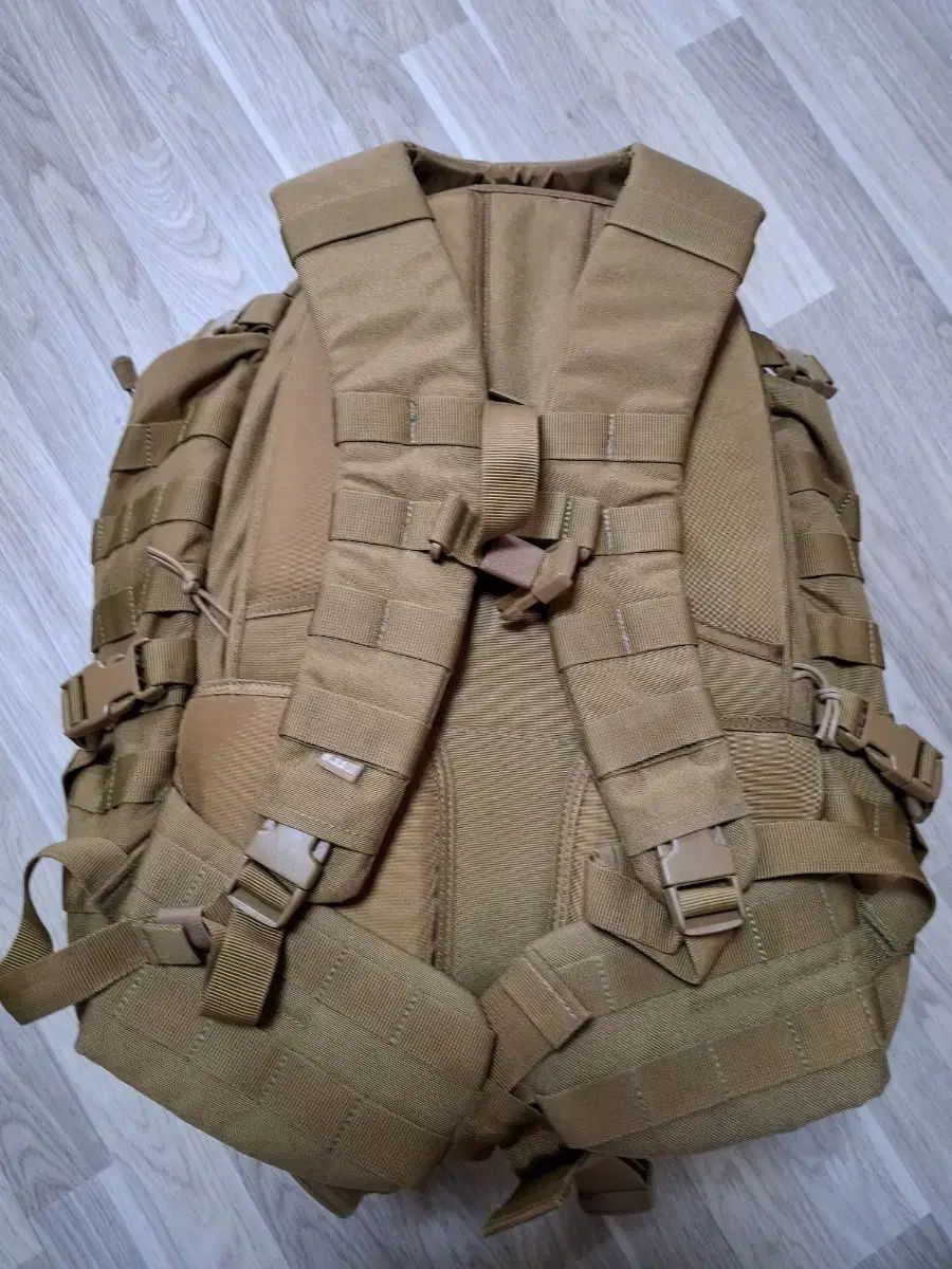 5.11 TACTICAL タクティカル バックパック カーキ色 アメリカ国旗 パッチ