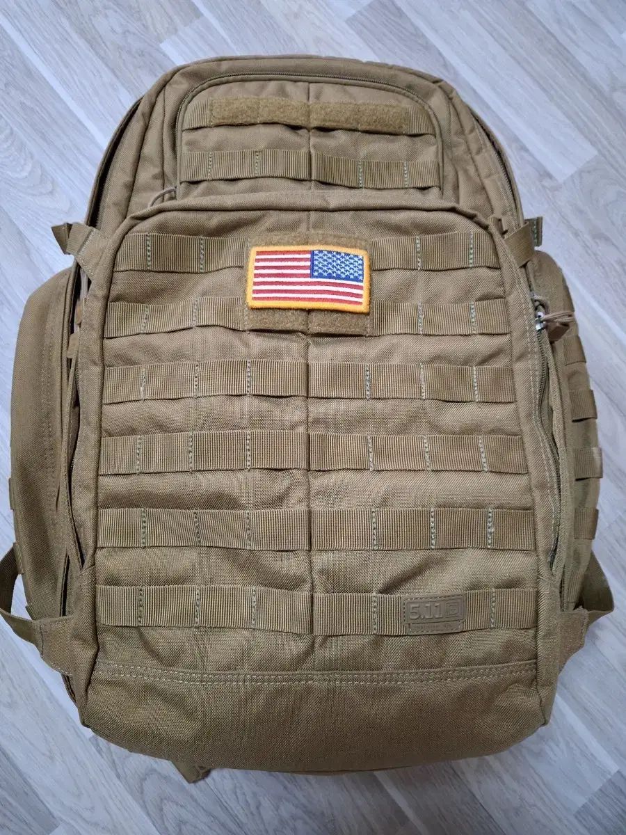 5.11 TACTICAL タクティカル バックパック カーキ色 アメリカ国旗 パッチ