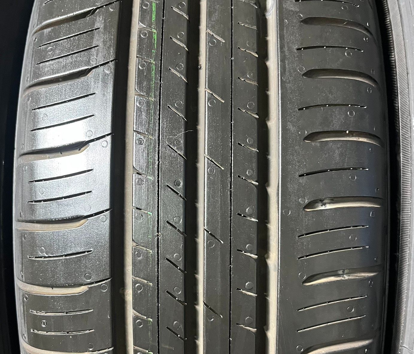 うっすらイボ　9.9分山　トーヨー　ナノエナジー　215/45R18 24年製 うっすらイボ 9.9分山 トーヨー ナノエナジー 215/45R18 24年製 【公式