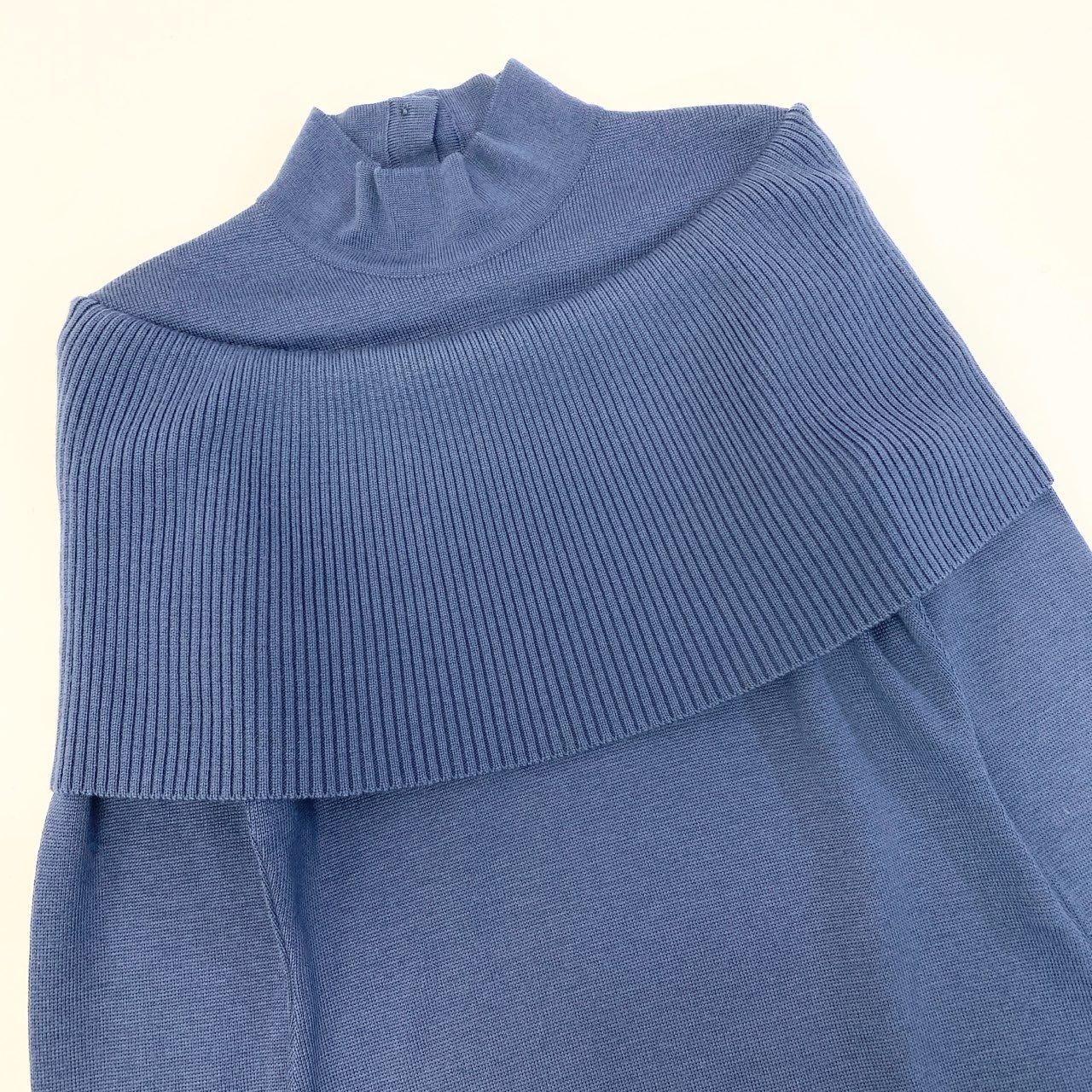 現行タグ Salvatore Ferragamo 長袖ハイネックニットＳ 紺青白 現行タグ Salvatore Ferragamo 長袖ハイネックニットS 紺青白