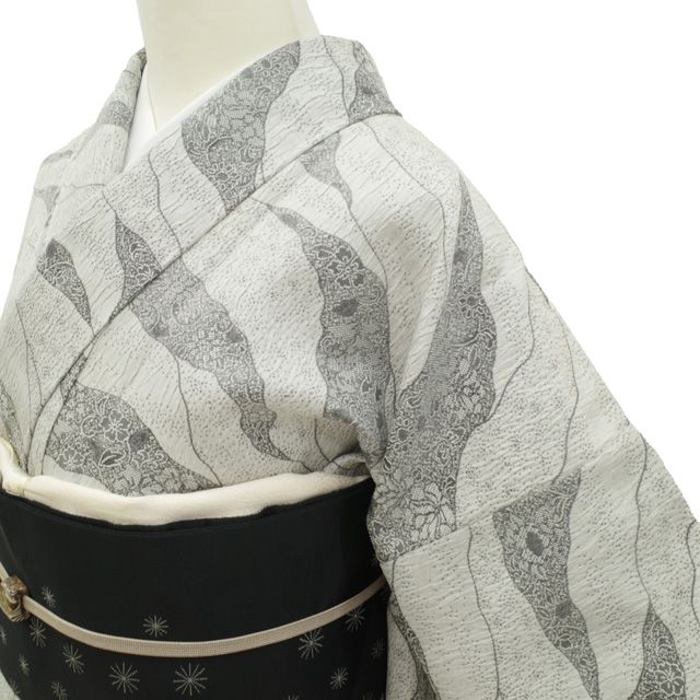 新古品】 御召 袷 着物 お召 未使用 先染め 正絹 グレー ふくれ織 道長