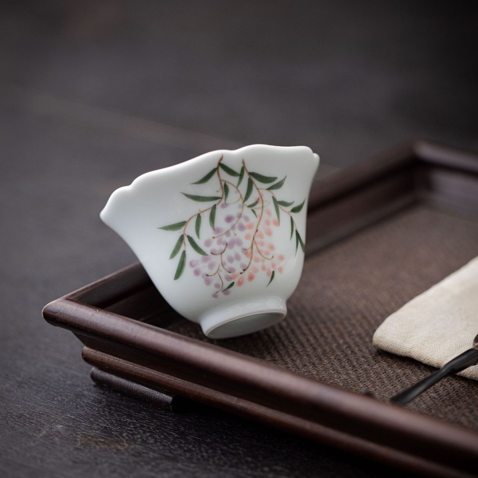 新品未使用 徳化モダンチャイニーズ手作り藤花柄湯呑み 陶磁器急須