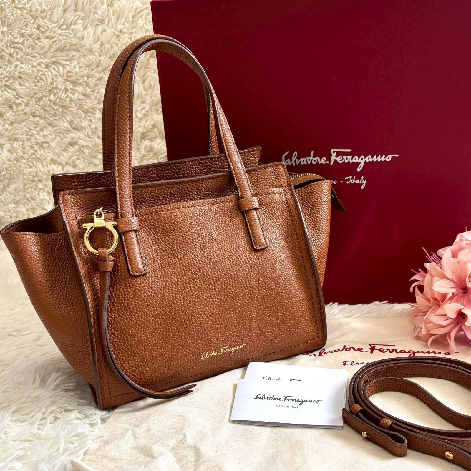 【極美品】 フェラガモ ガンチーニ ハンドバッグ 2way 箱付き 極美品・箱付き】SalvatoreFerragamo ガンチーニ 2way ショルダー