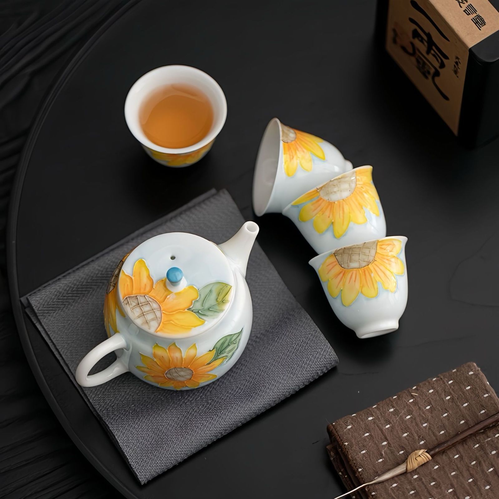 ♥ 釉下彩手作り堆彫蓮花柄陶磁器急須フルセット 急須茶器