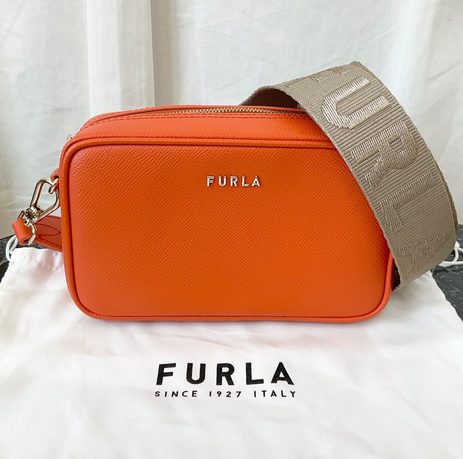 美品】FURLA フルラ ショルダーバッグ オレンジ - メルカリ