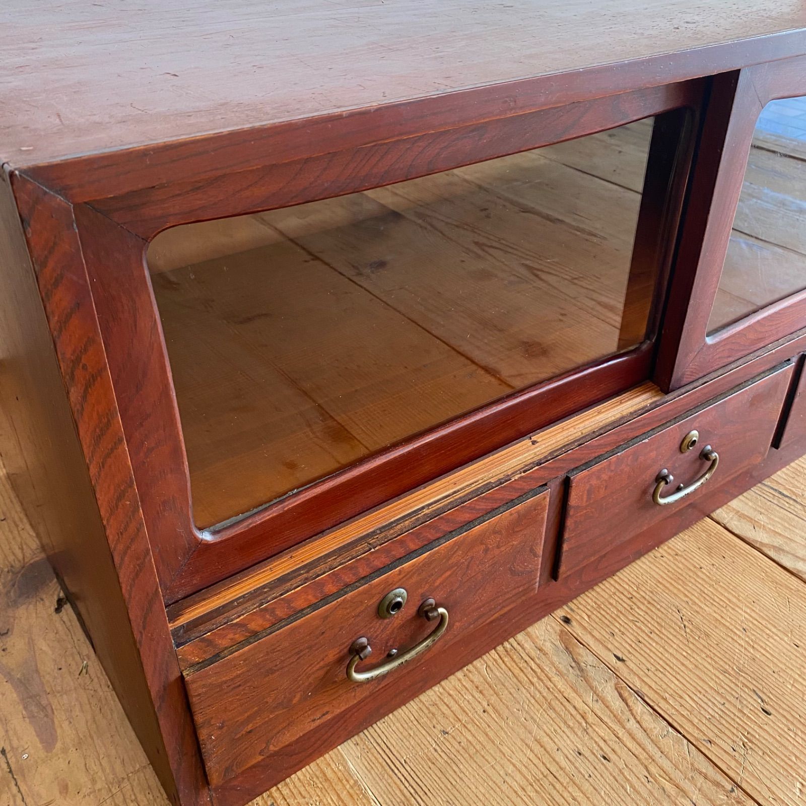 アンティーク ガラス戸 チェスト ローボード テレビ台 レトロ 無垢材 z963 アンティーク ガラス ガラス戸 チェスト 箪笥 ローボード ローテーブル