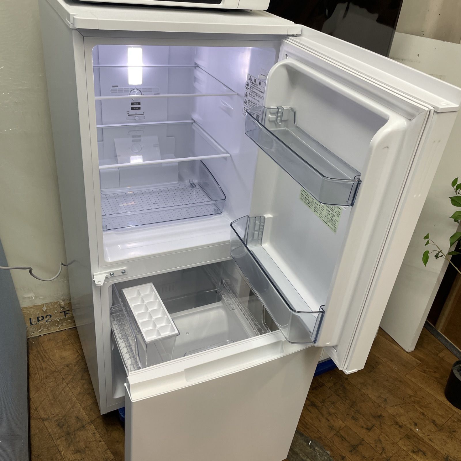 R387 ☀️名古屋市近郊配送設置無料！ 2023年製の高年式♪ 生活家電3点