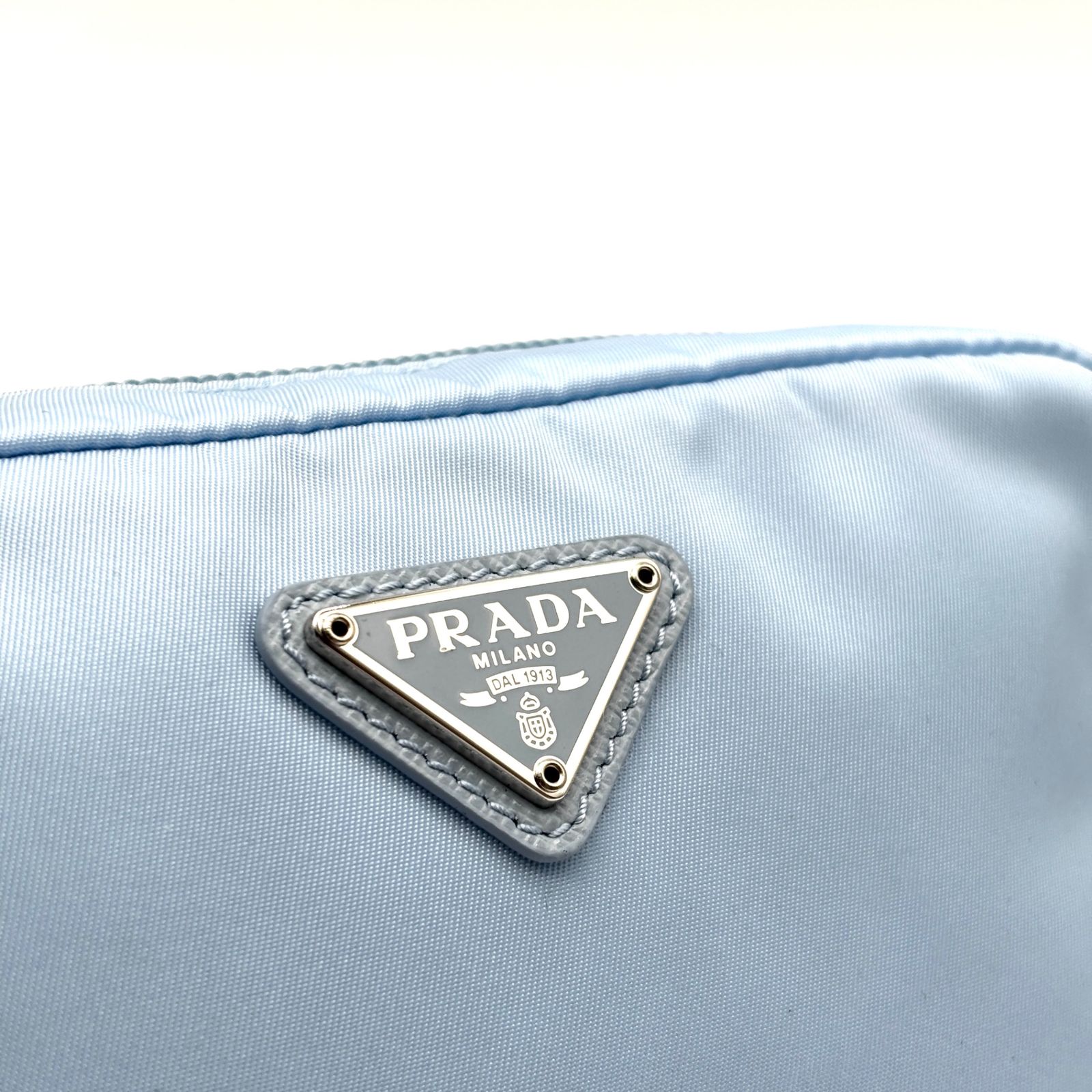 美品　PRADA プラダ テスートナイロンポーチ 小物入れ　ガマグチ PRADA プラダ テスートナイロン ポーチ ミニバッグ 小物入れ 三角ロゴ