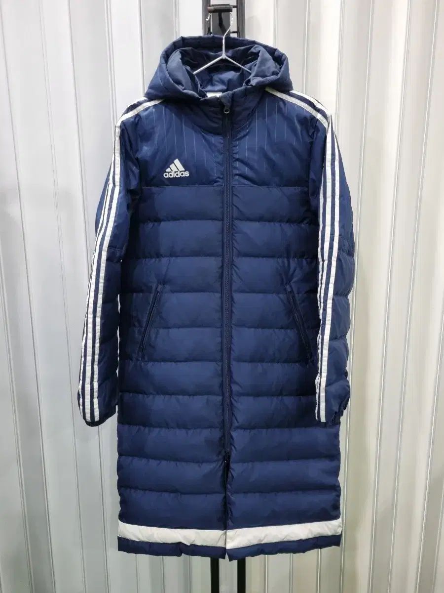 アディダス ロング丈ダウンジャケット ネイビー 3本線 フード - メルカリ