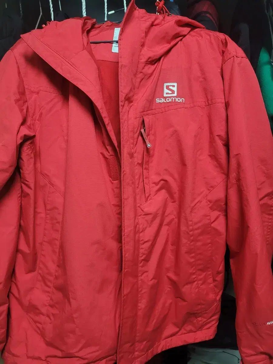 SALOMON レッド ウィンドブレーカー WHO ジャケット