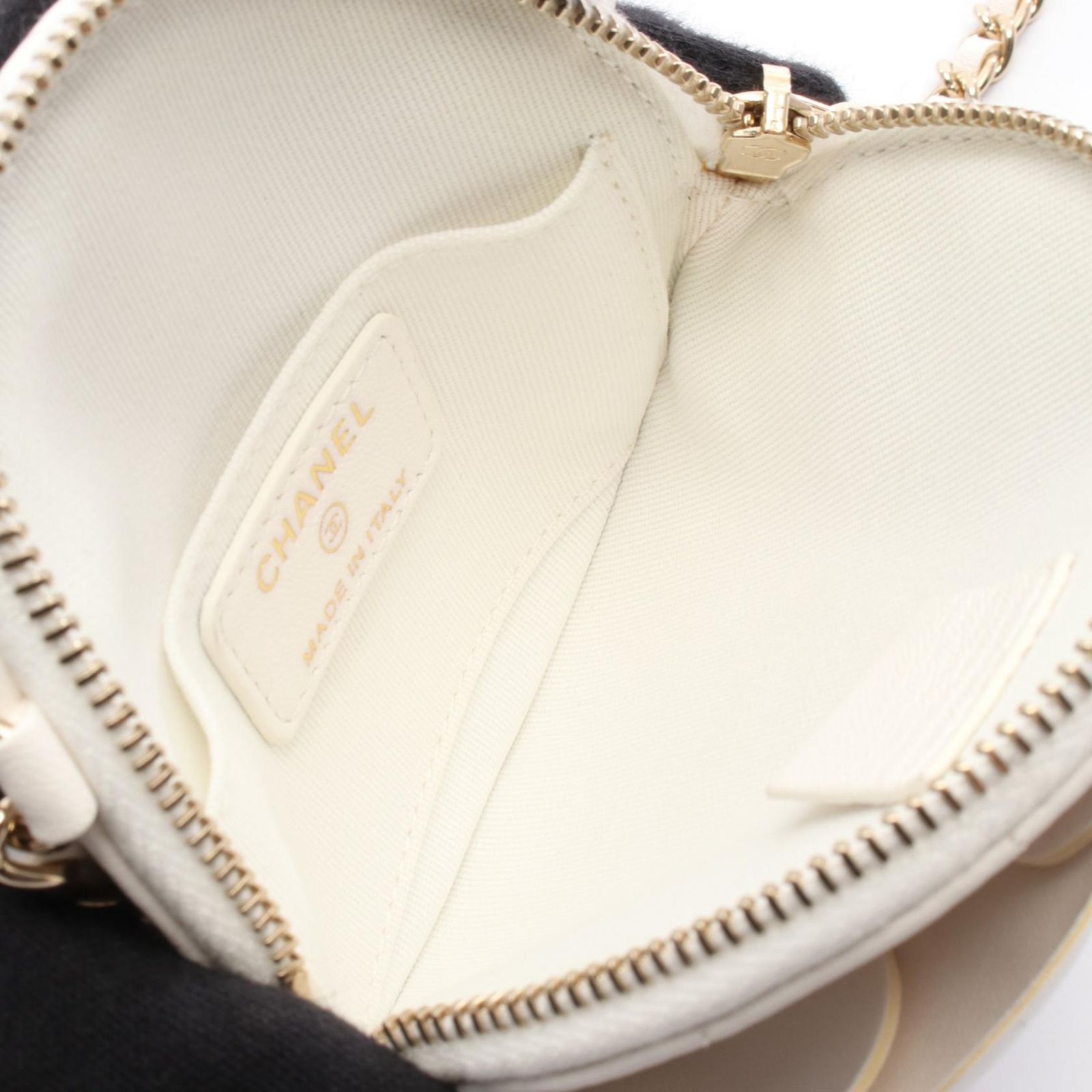 シャネル CHANEL ショルダーバッグ カメリア ホワイト レザー カメリア