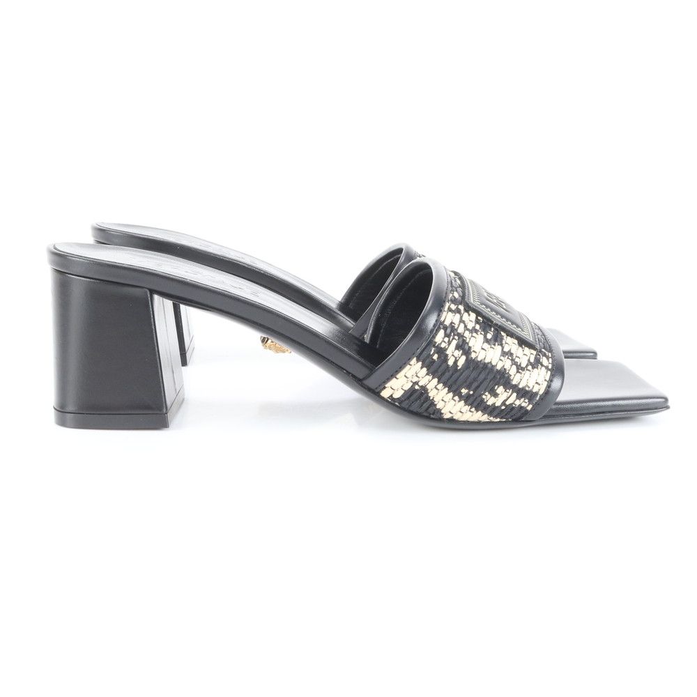 新品同様 ヴェルサーチ ロゴ レザー ミュール サンダル 37 ヒール 靴