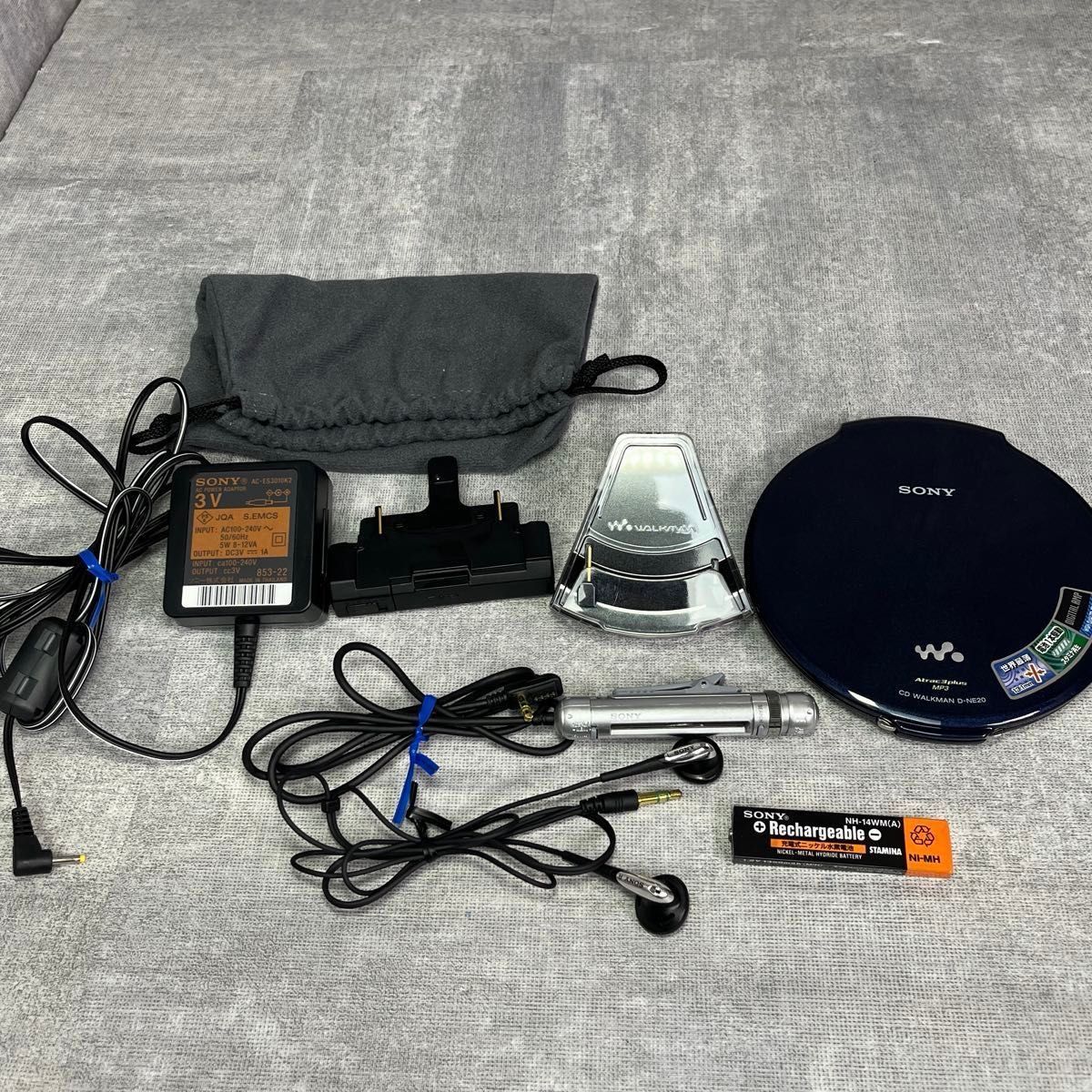 外装美品 名器 SONY ソニー CD WALKMAN D-NE20 薄型アルミ筐体
