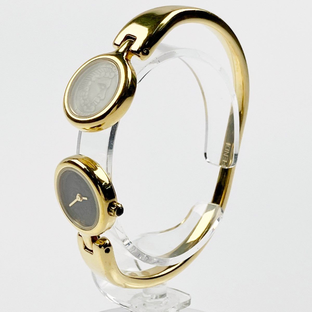 ▽▽FENDI フェンディ ダブルフェイス バングルウォッチ 600L - メルカリ