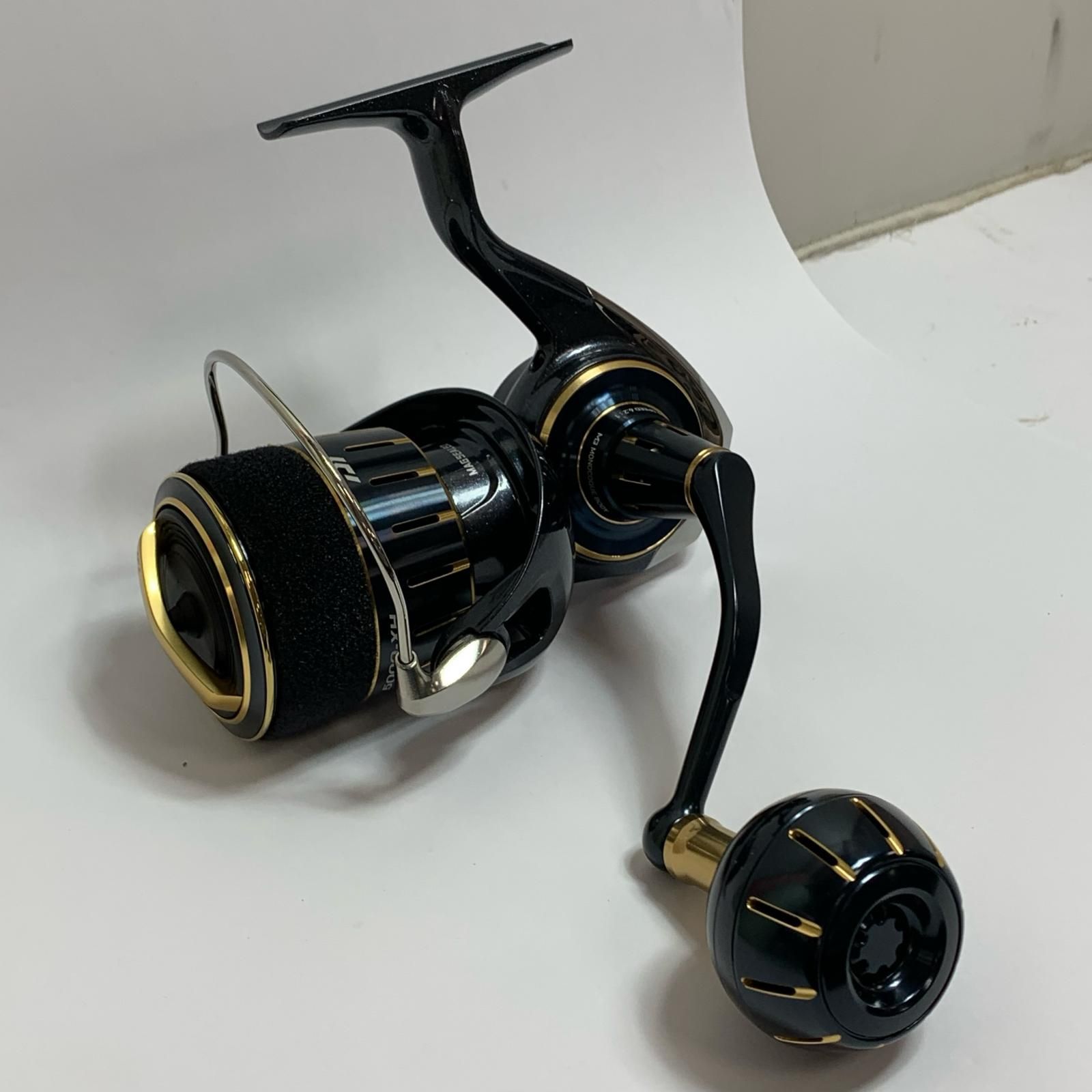 DAIWA ダイワ 23ソルティガ 5000-XH スピニングリール 箱 ポーチ付