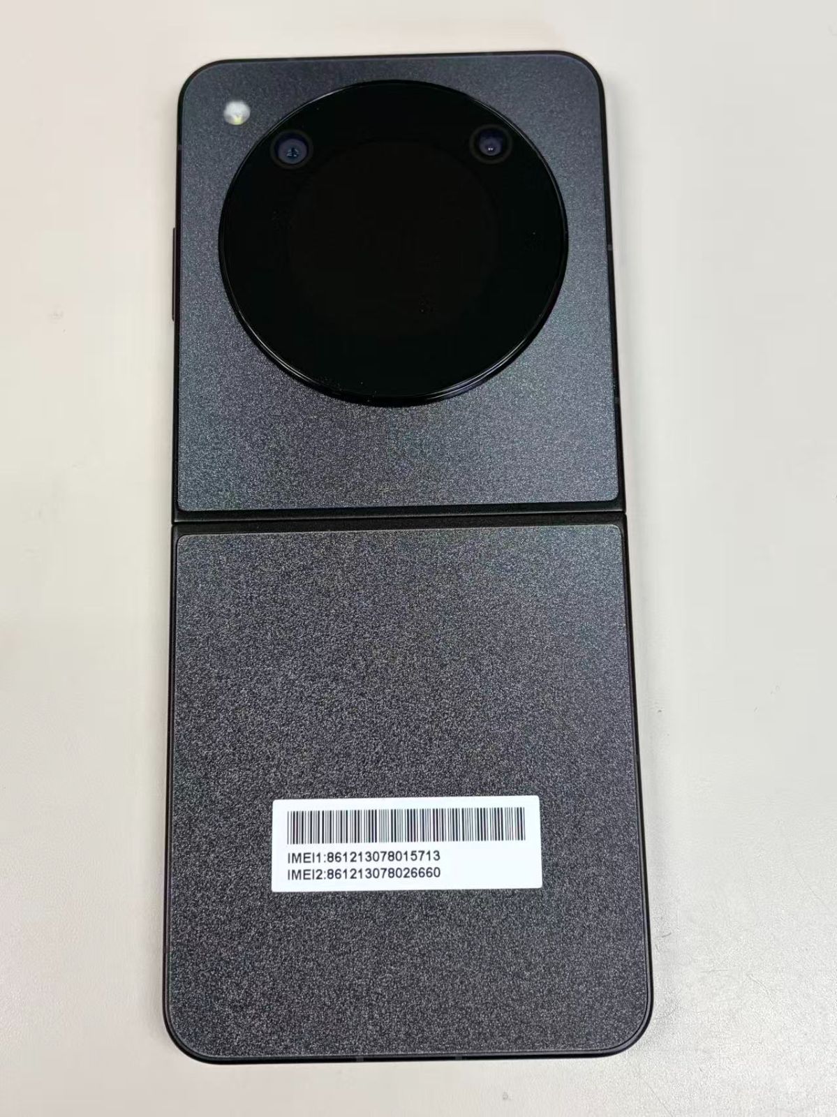 新品同様品 SIMフリーnubia Flip 5G NX724J 256GB ブラック
