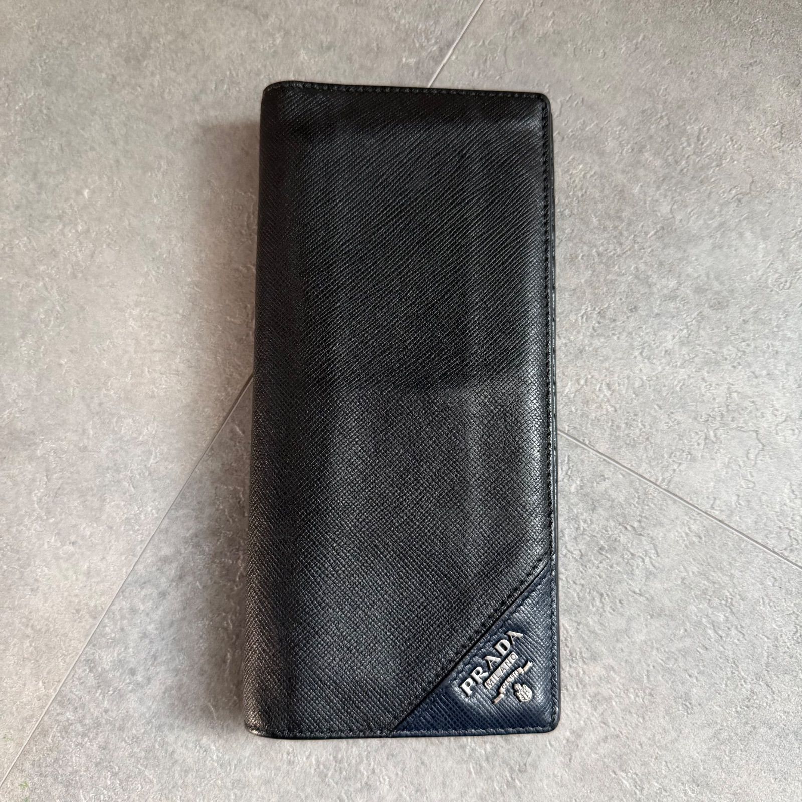 プラダ 長財布 サフィアーノ レザー メタルロゴ 2つ折り ブラック 箱 カード PRADA（プラダ） プタダ 財布 二つ折り フラップ PRADA SAFFIANO METAL