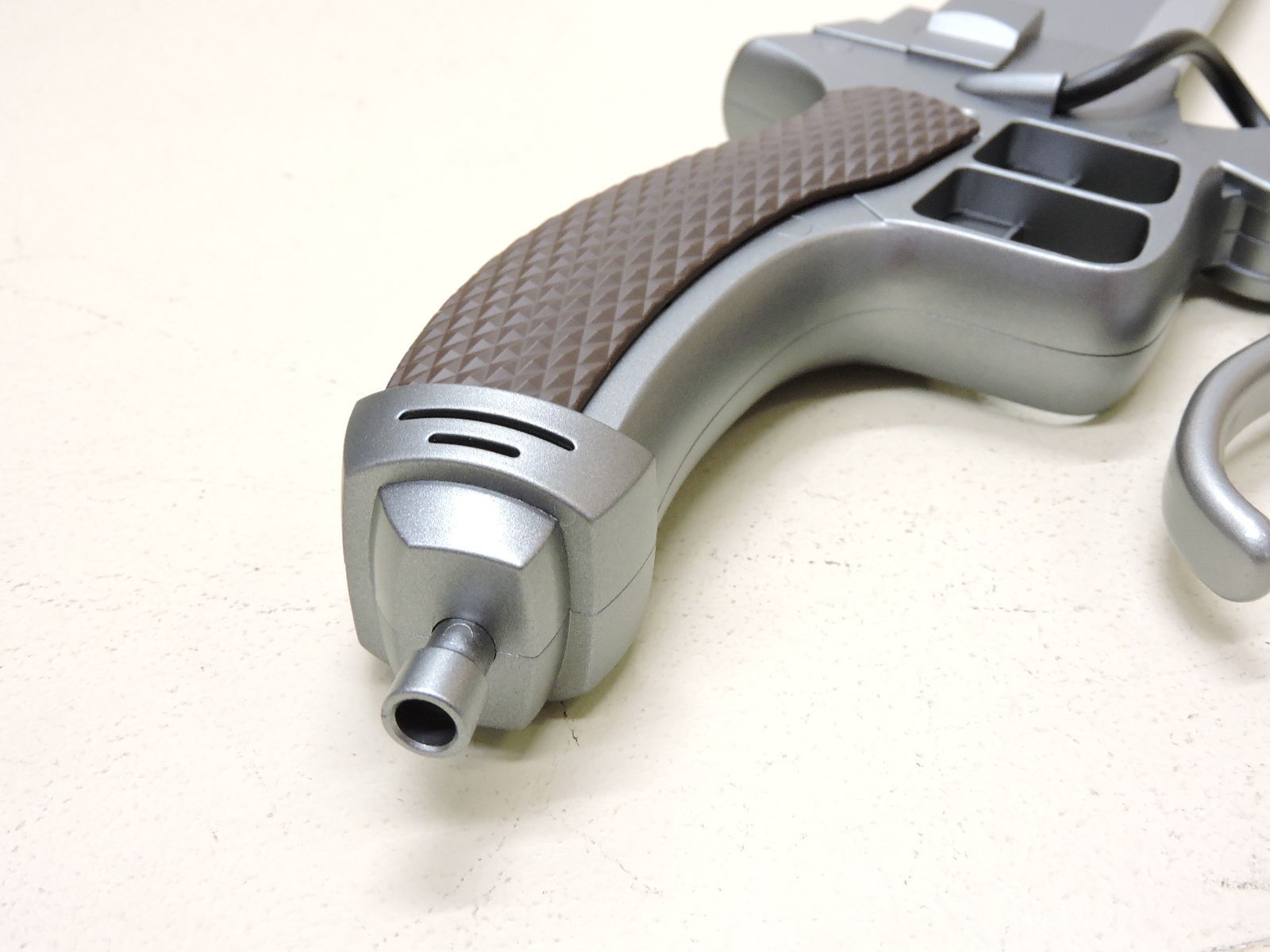  バンダイ WORLD 進撃の巨人 約1|1スケール 超硬質ブレード 品 049 その他 キャラクターグッズ