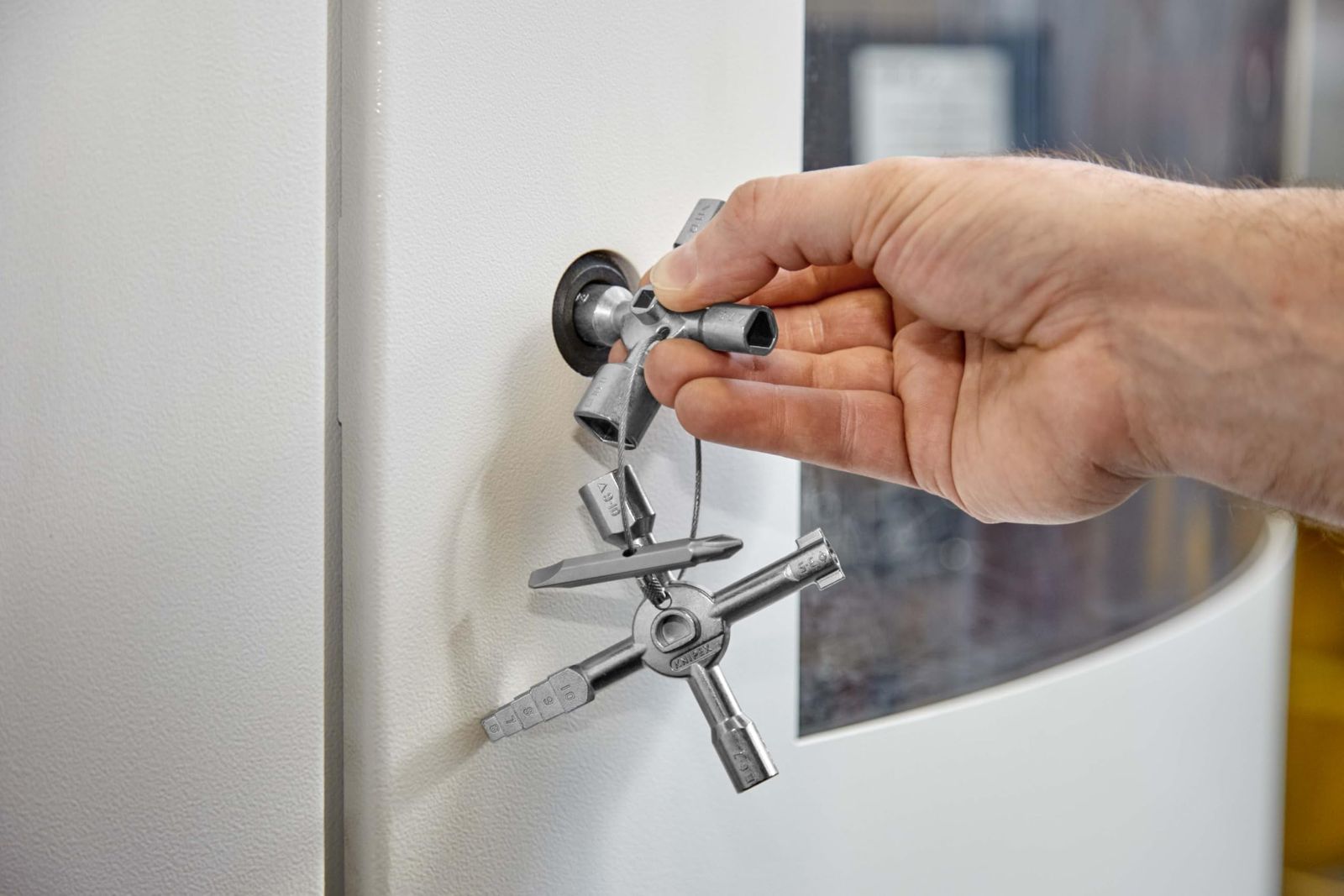 コントロールキャビネットキー