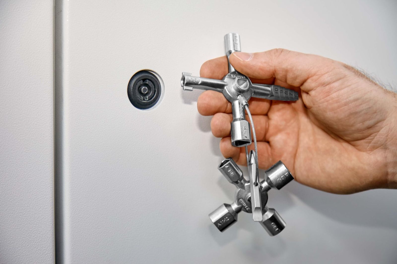 クニペックス KNIPEX コントロールキャビネットキー 1101