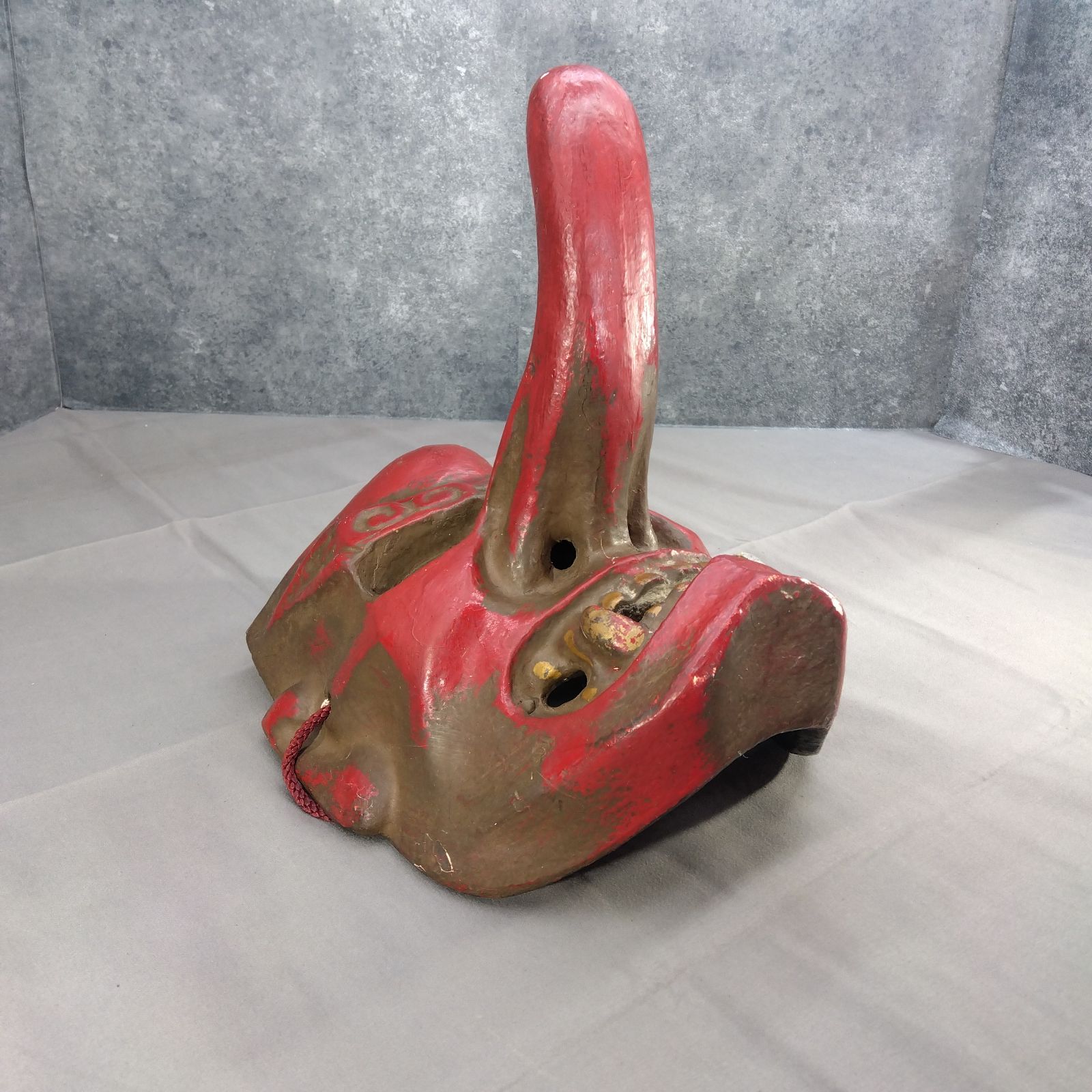 天狗面 鬼面 お面 陶器製 赤天狗 魔除け 民芸品 置物 壁掛け 飾りA681