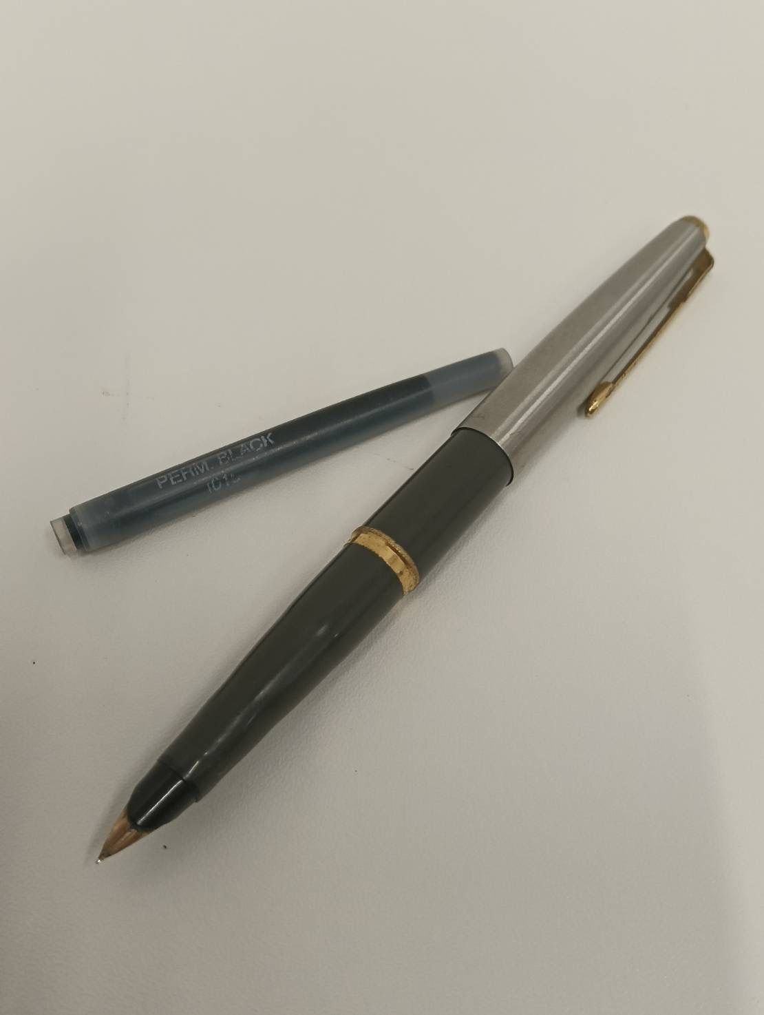 品 PARKERパーカー 万年筆 シルバー×グレー 事務用品 文房具 筆記用具 ペン